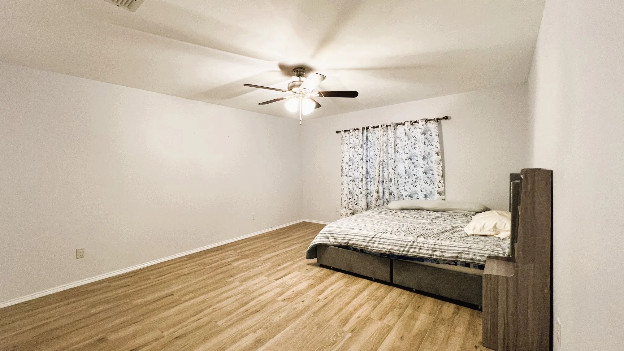Single Family Residence For Rent in Tarrant County , 909 Penny Royal Court, Arlington, Texas 76002, 3 Bedroom, 2 Bathroom, 2 Garage spaces, 1,924 Sqft, built in 2013, mls#21386800, Real Estate Agent in Arlington, Homes For Rent in Tarrant county, Homes For Rent in Arlington, Realtor in Arlington Texas, Real Estate Brokerage Independent Realty Texas, Luminita Cordes Realtor