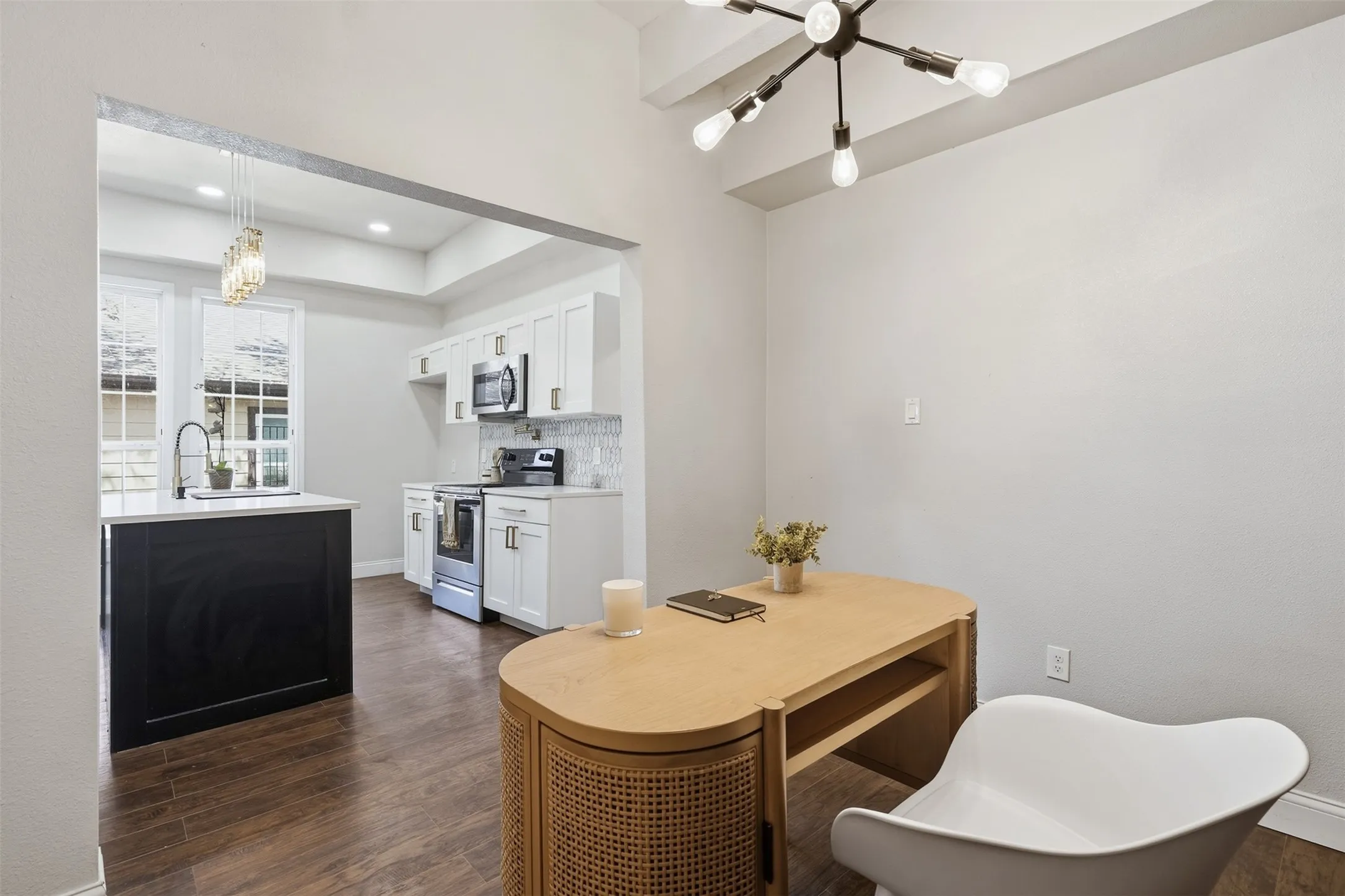Single Family Residence For Sale in Tarrant County , 1321 Stewart Street, Fort Worth, Texas 76104, 3 Bedroom, 2 Bathroom, Garage spaces, 1,195 Sqft, built in 1919, mls#21381043, Real Estate Agent in Fort Worth, Homes For Sale in Tarrant county, Homes For Sale in Fort Worth, Realtor in Fort Worth Texas, Real Estate Brokerage Independent Realty Texas, Luminita Cordes Realtor