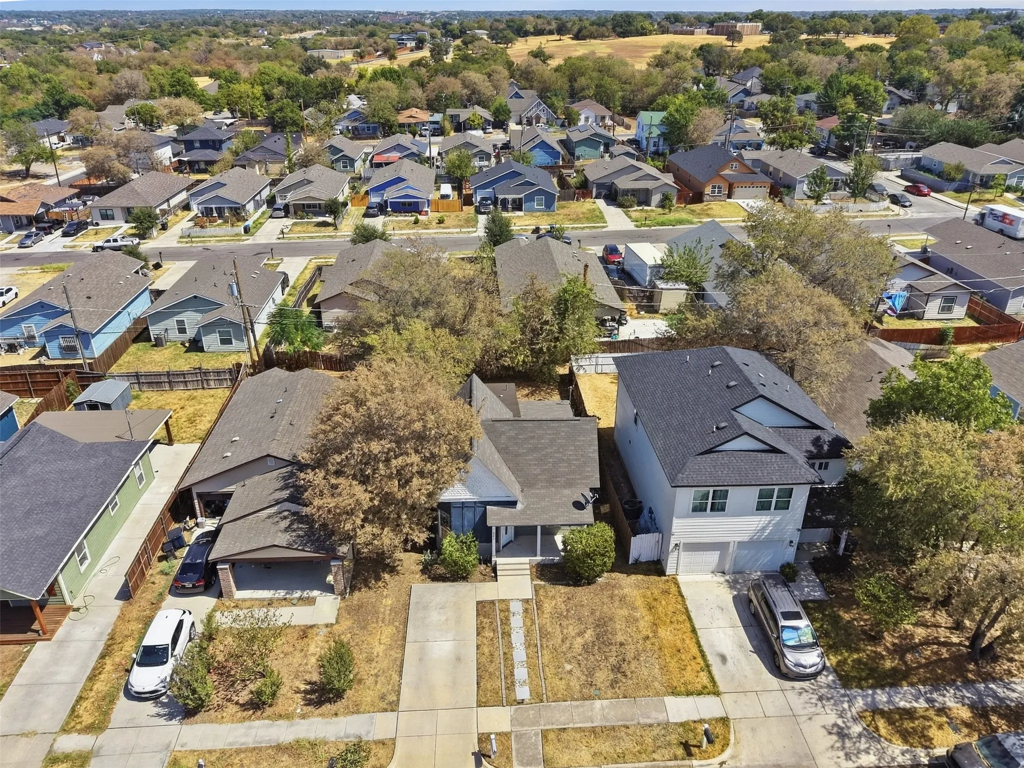 Single Family Residence For Sale in Tarrant County , 1321 Stewart Street, Fort Worth, Texas 76104, 3 Bedroom, 2 Bathroom, Garage spaces, 1,195 Sqft, built in 1919, mls#21381043, Real Estate Agent in Fort Worth, Homes For Sale in Tarrant county, Homes For Sale in Fort Worth, Realtor in Fort Worth Texas, Real Estate Brokerage Independent Realty Texas, Luminita Cordes Realtor