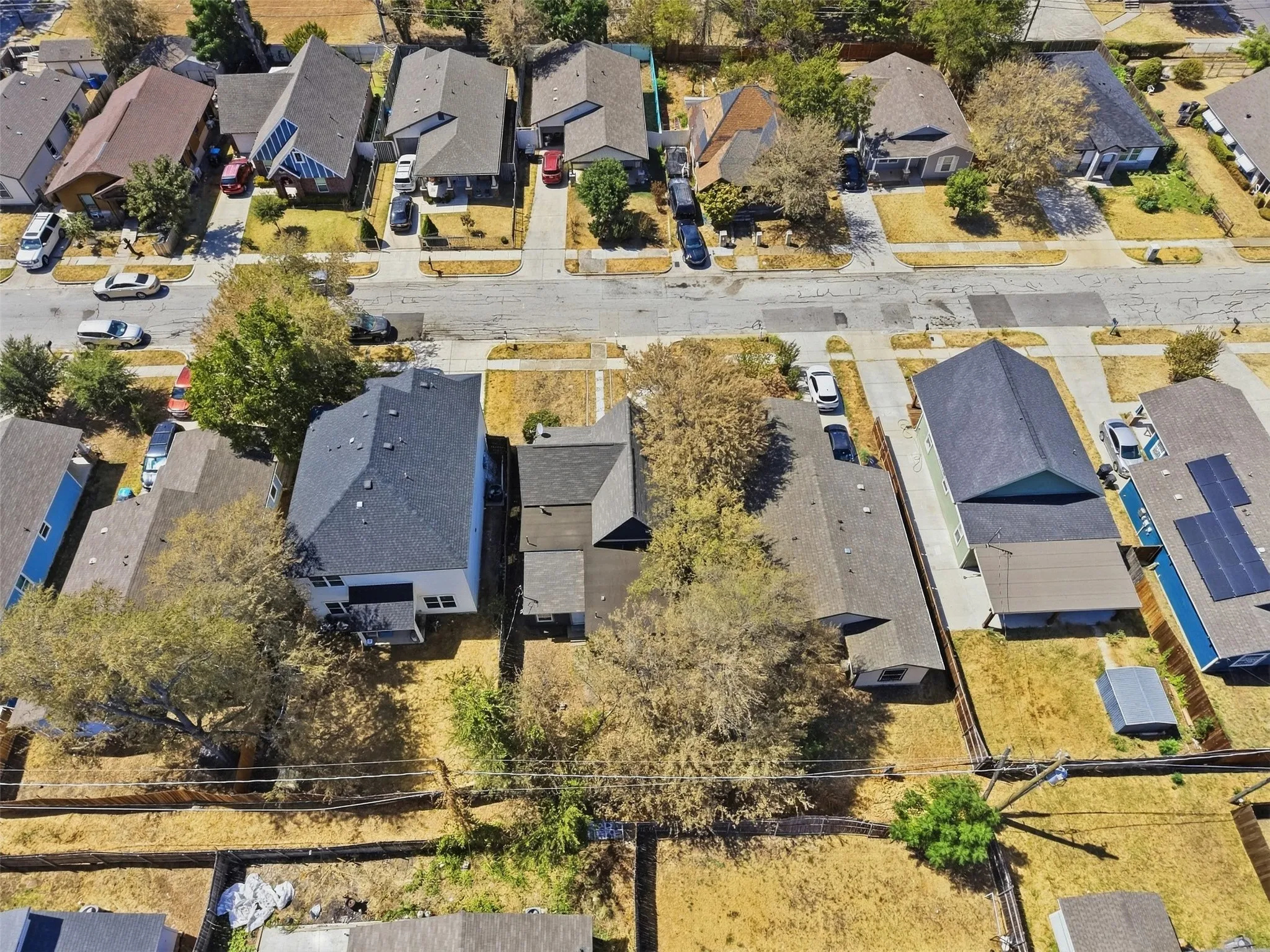 Single Family Residence For Sale in Tarrant County , 1321 Stewart Street, Fort Worth, Texas 76104, 3 Bedroom, 2 Bathroom, Garage spaces, 1,195 Sqft, built in 1919, mls#21381043, Real Estate Agent in Fort Worth, Homes For Sale in Tarrant county, Homes For Sale in Fort Worth, Realtor in Fort Worth Texas, Real Estate Brokerage Independent Realty Texas, Luminita Cordes Realtor