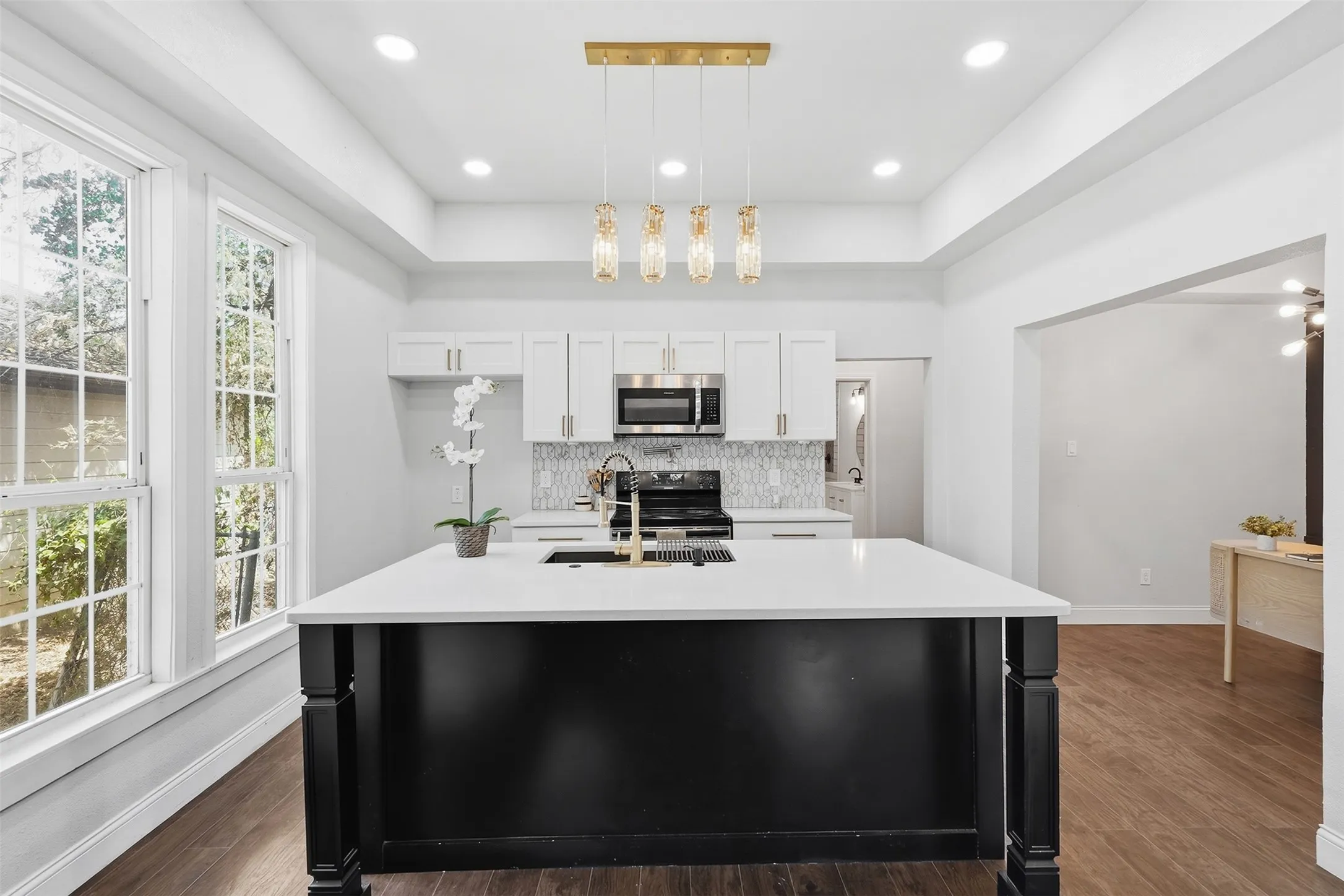 Single Family Residence For Sale in Tarrant County , 1321 Stewart Street, Fort Worth, Texas 76104, 3 Bedroom, 2 Bathroom, Garage spaces, 1,195 Sqft, built in 1919, mls#21381043, Real Estate Agent in Fort Worth, Homes For Sale in Tarrant county, Homes For Sale in Fort Worth, Realtor in Fort Worth Texas, Real Estate Brokerage Independent Realty Texas, Luminita Cordes Realtor