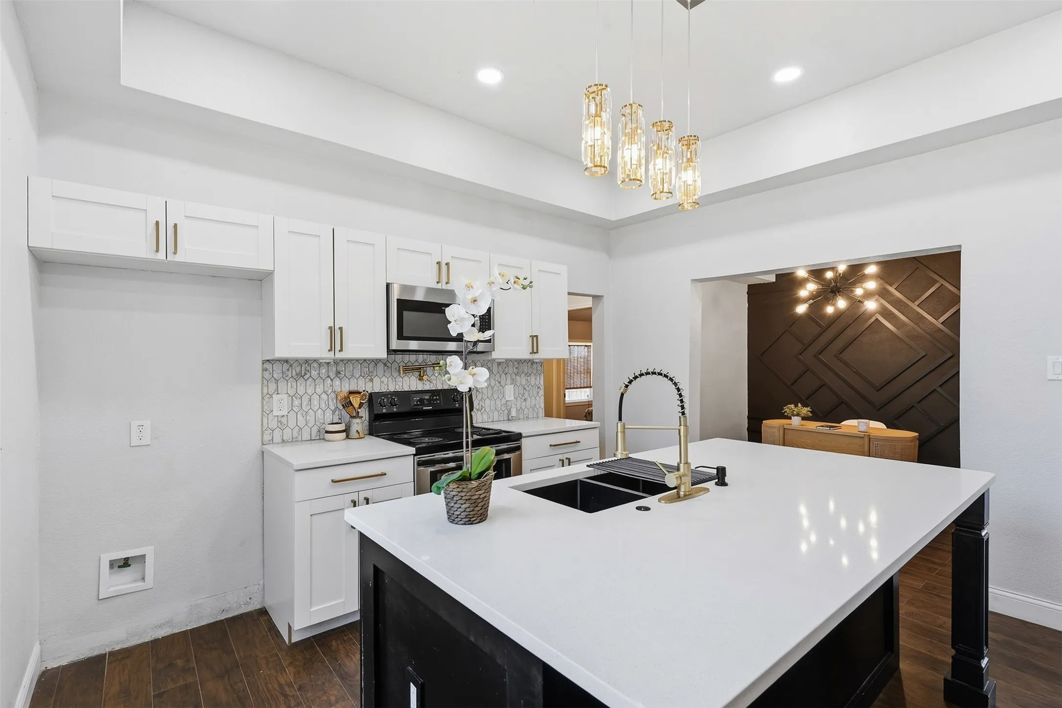 Single Family Residence For Sale in Tarrant County , 1321 Stewart Street, Fort Worth, Texas 76104, 3 Bedroom, 2 Bathroom, Garage spaces, 1,195 Sqft, built in 1919, mls#21381043, Real Estate Agent in Fort Worth, Homes For Sale in Tarrant county, Homes For Sale in Fort Worth, Realtor in Fort Worth Texas, Real Estate Brokerage Independent Realty Texas, Luminita Cordes Realtor