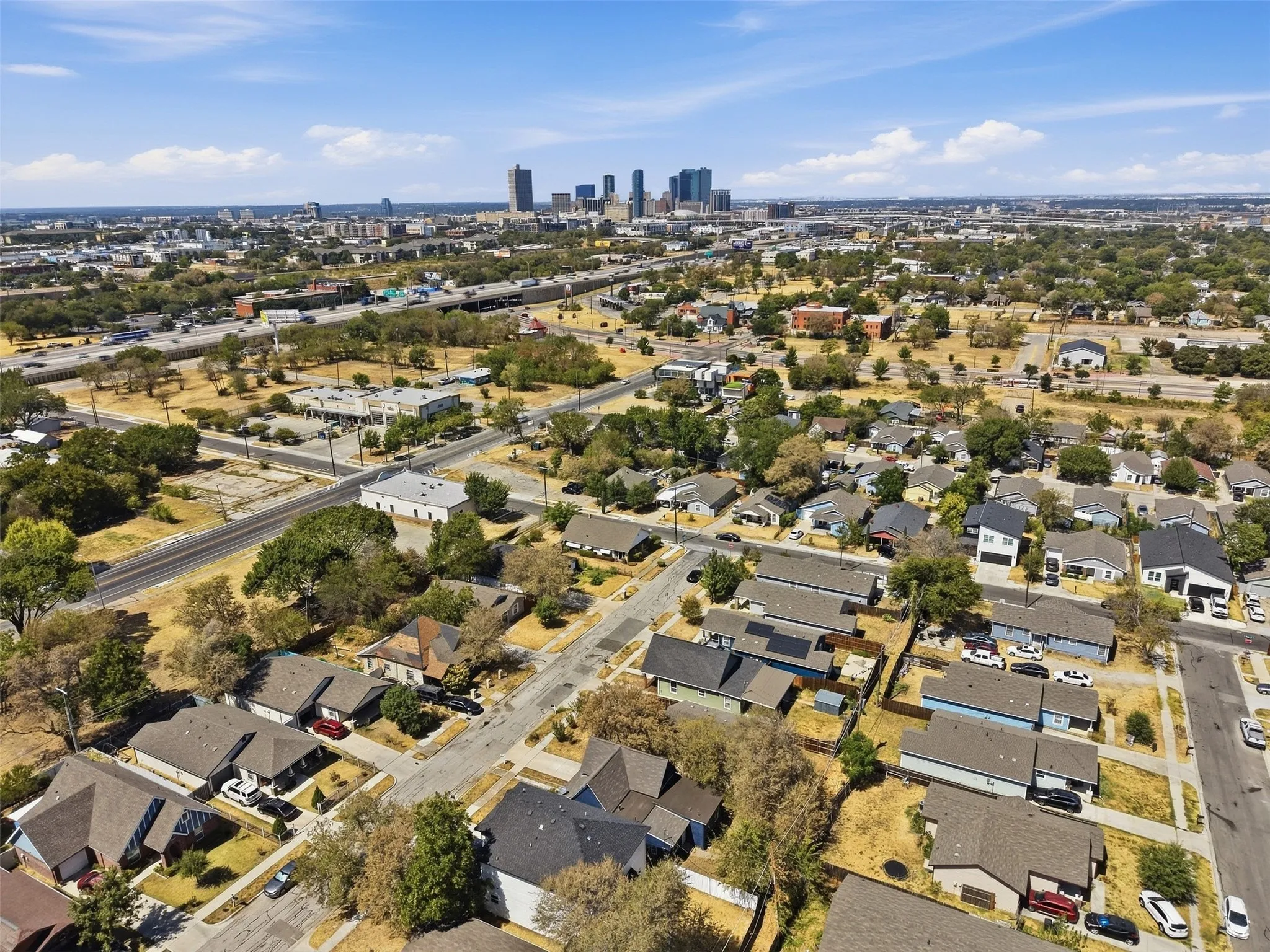 Single Family Residence For Sale in Tarrant County , 1321 Stewart Street, Fort Worth, Texas 76104, 3 Bedroom, 2 Bathroom, Garage spaces, 1,195 Sqft, built in 1919, mls#21381043, Real Estate Agent in Fort Worth, Homes For Sale in Tarrant county, Homes For Sale in Fort Worth, Realtor in Fort Worth Texas, Real Estate Brokerage Independent Realty Texas, Luminita Cordes Realtor