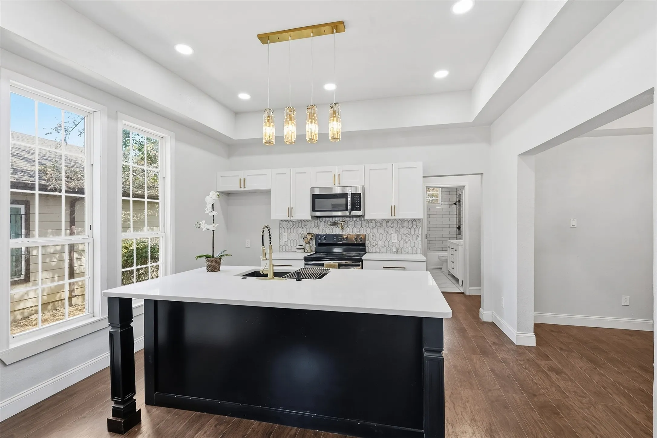 Single Family Residence For Sale in Tarrant County , 1321 Stewart Street, Fort Worth, Texas 76104, 3 Bedroom, 2 Bathroom, Garage spaces, 1,195 Sqft, built in 1919, mls#21381043, Real Estate Agent in Fort Worth, Homes For Sale in Tarrant county, Homes For Sale in Fort Worth, Realtor in Fort Worth Texas, Real Estate Brokerage Independent Realty Texas, Luminita Cordes Realtor