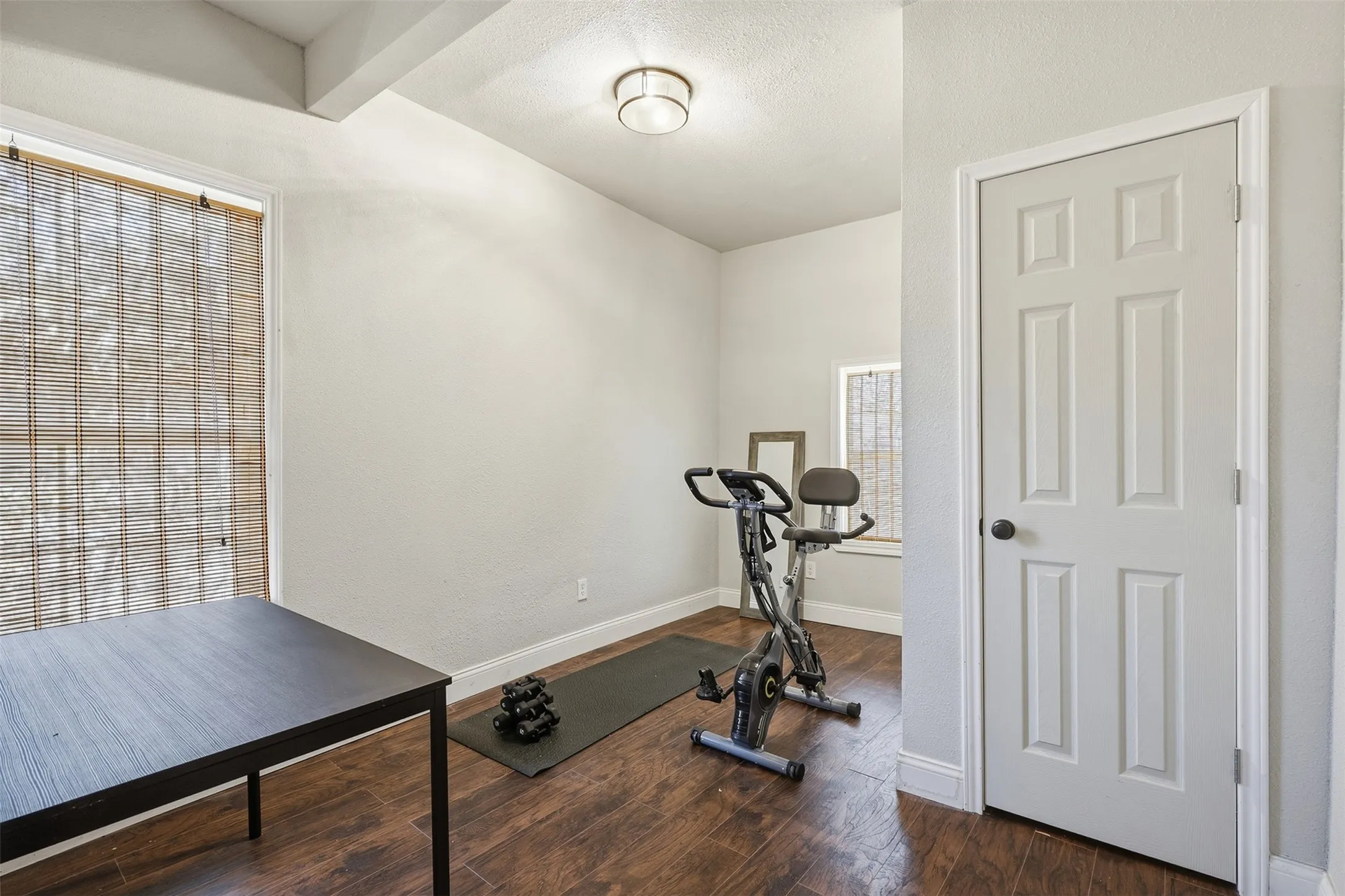 Single Family Residence For Sale in Tarrant County , 1321 Stewart Street, Fort Worth, Texas 76104, 3 Bedroom, 2 Bathroom, Garage spaces, 1,195 Sqft, built in 1919, mls#21381043, Real Estate Agent in Fort Worth, Homes For Sale in Tarrant county, Homes For Sale in Fort Worth, Realtor in Fort Worth Texas, Real Estate Brokerage Independent Realty Texas, Luminita Cordes Realtor