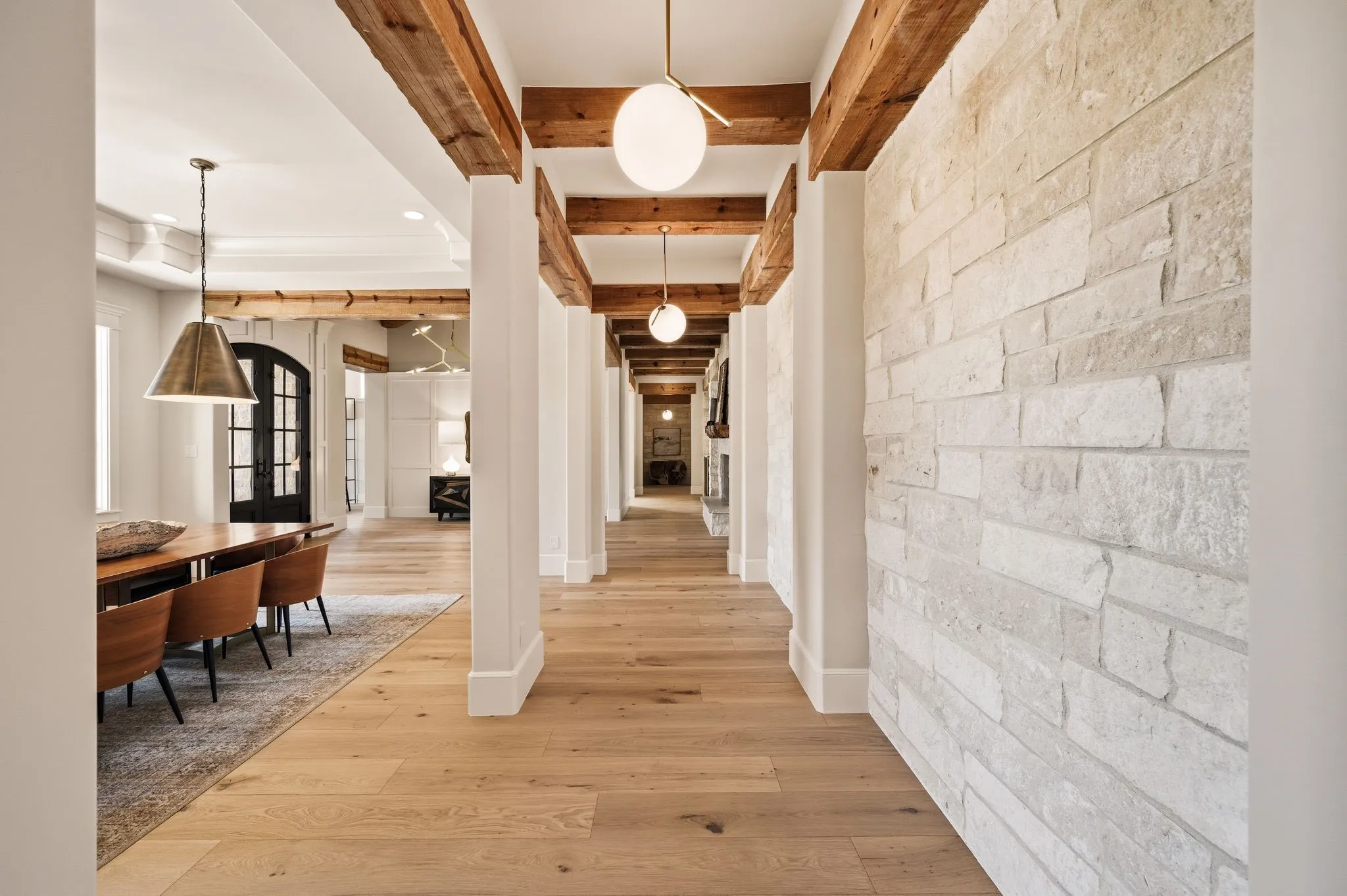 Lots of architectural details throughout.
