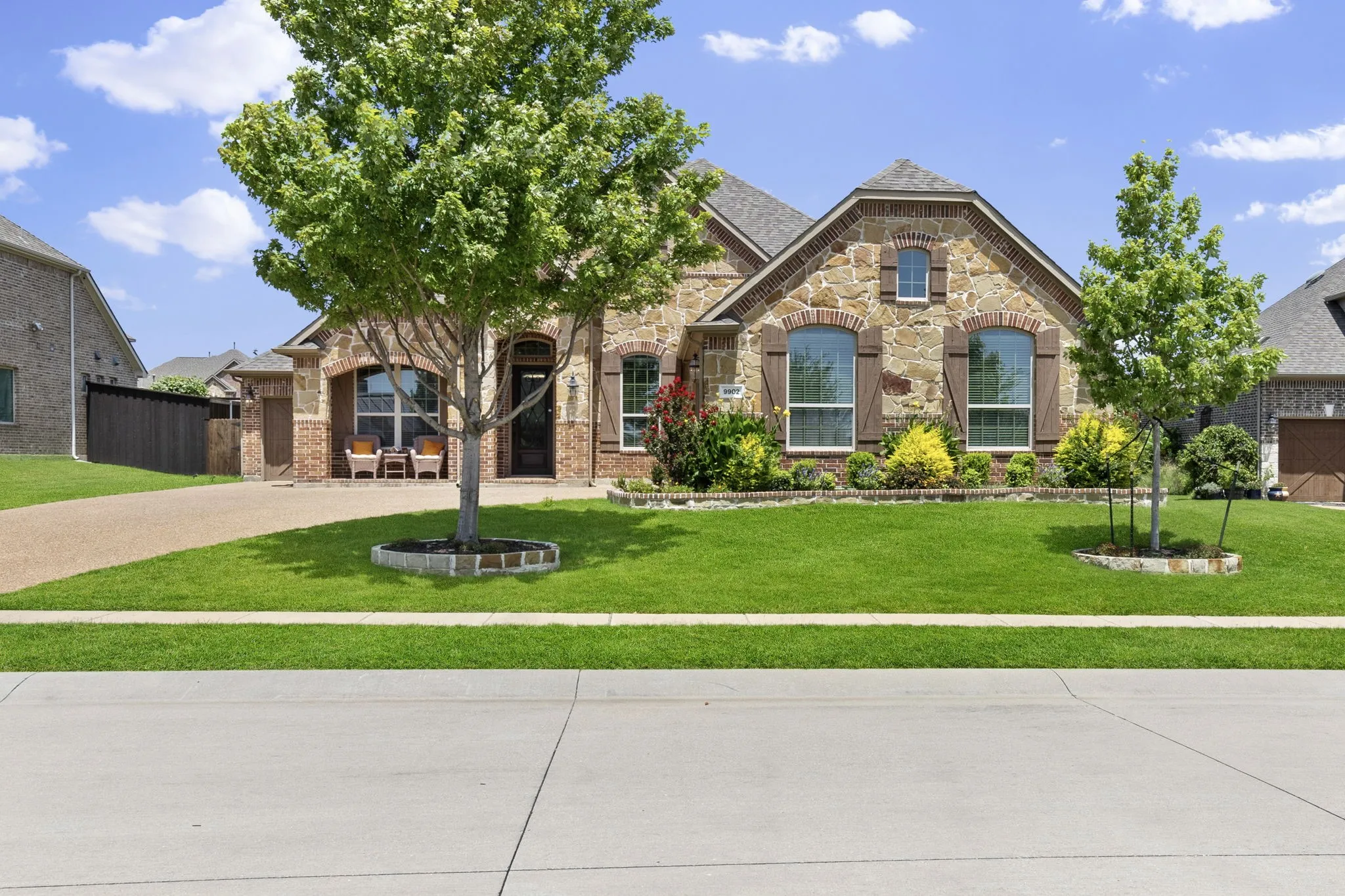 Single Family Residence For Sale in Dallas County , 9902 Clubhouse Circle, Rowlett, Texas 75089, 4 Bedroom, 4 Bathroom, 3 Garage spaces, 2,628 Sqft, built in 2014, mls#21388977, Real Estate Agent in Rowlett, Homes For Sale in Dallas county, Homes For Sale in Rowlett, Realtor in Rowlett Texas, Real Estate Brokerage Independent Realty Texas, Luminita Cordes Realtor