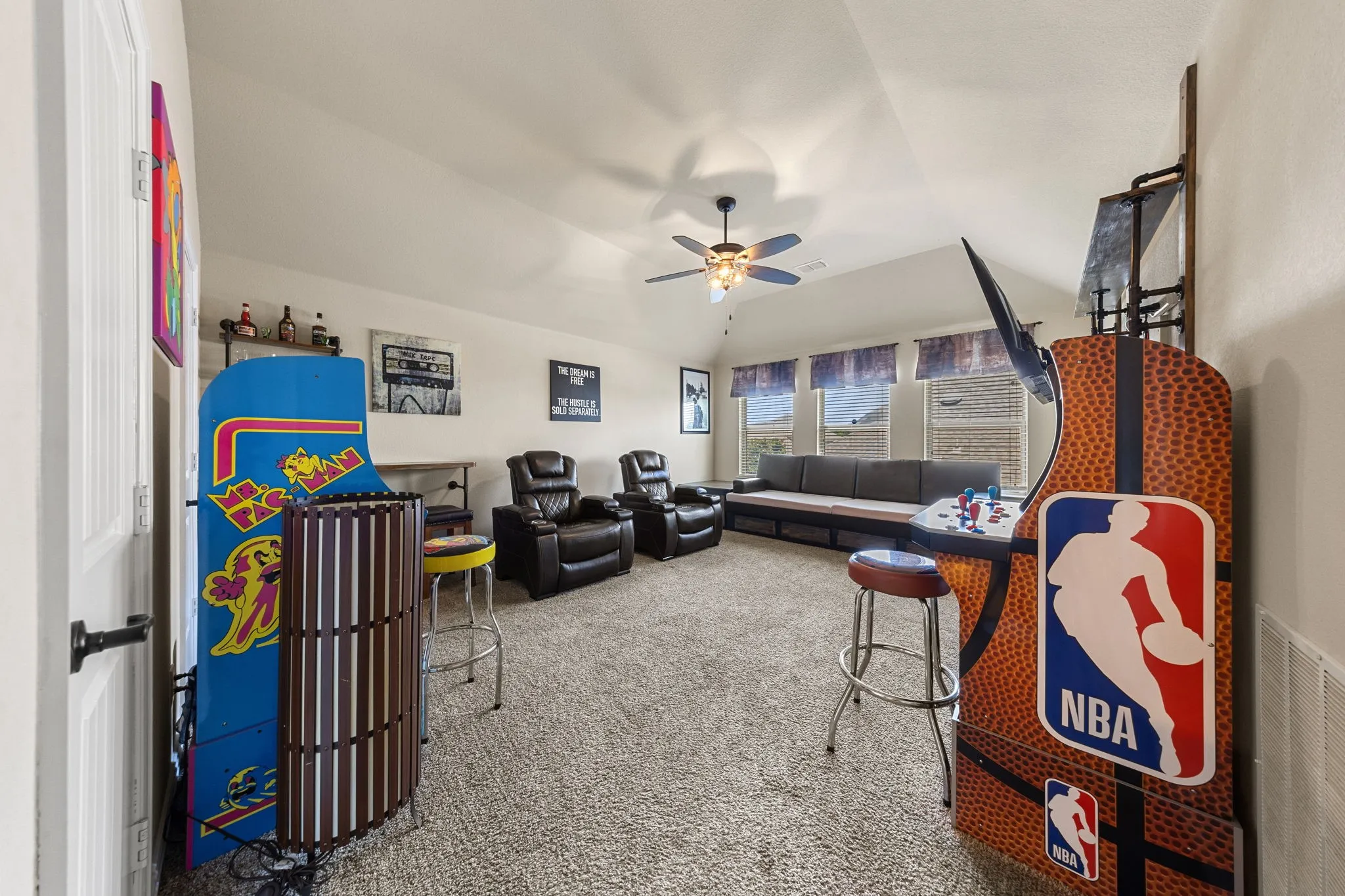 Single Family Residence For Sale in Dallas County , 9902 Clubhouse Circle, Rowlett, Texas 75089, 4 Bedroom, 4 Bathroom, 3 Garage spaces, 2,628 Sqft, built in 2014, mls#21388977, Real Estate Agent in Rowlett, Homes For Sale in Dallas county, Homes For Sale in Rowlett, Realtor in Rowlett Texas, Real Estate Brokerage Independent Realty Texas, Luminita Cordes Realtor
