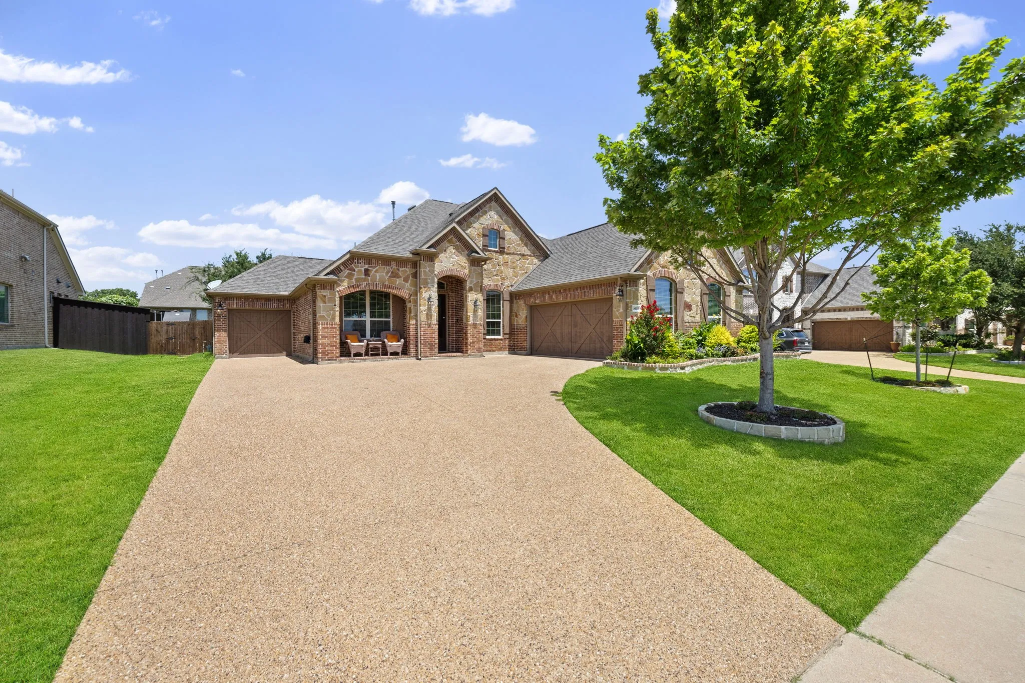 Single Family Residence For Sale in Dallas County , 9902 Clubhouse Circle, Rowlett, Texas 75089, 4 Bedroom, 4 Bathroom, 3 Garage spaces, 2,628 Sqft, built in 2014, mls#21388977, Real Estate Agent in Rowlett, Homes For Sale in Dallas county, Homes For Sale in Rowlett, Realtor in Rowlett Texas, Real Estate Brokerage Independent Realty Texas, Luminita Cordes Realtor