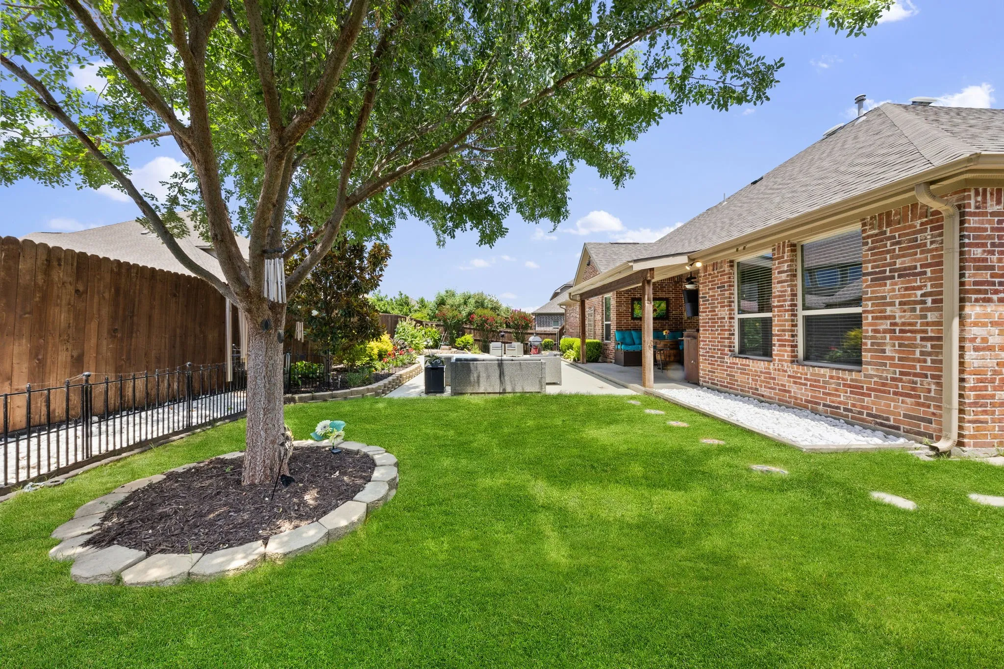 Single Family Residence For Sale in Dallas County , 9902 Clubhouse Circle, Rowlett, Texas 75089, 4 Bedroom, 4 Bathroom, 3 Garage spaces, 2,628 Sqft, built in 2014, mls#21388977, Real Estate Agent in Rowlett, Homes For Sale in Dallas county, Homes For Sale in Rowlett, Realtor in Rowlett Texas, Real Estate Brokerage Independent Realty Texas, Luminita Cordes Realtor