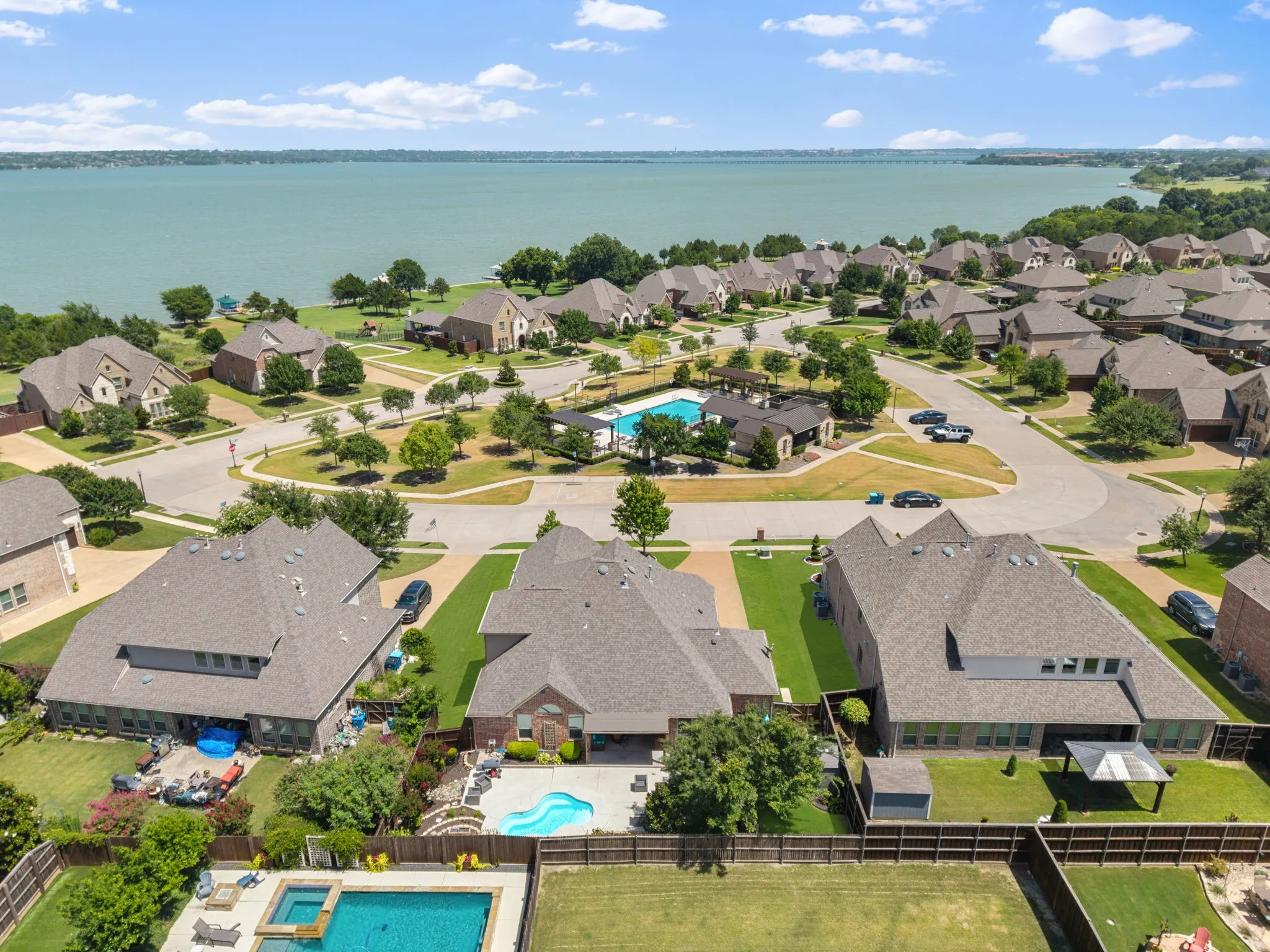 Single Family Residence For Sale in Dallas County , 9902 Clubhouse Circle, Rowlett, Texas 75089, 4 Bedroom, 4 Bathroom, 3 Garage spaces, 2,628 Sqft, built in 2014, mls#21388977, Real Estate Agent in Rowlett, Homes For Sale in Dallas county, Homes For Sale in Rowlett, Realtor in Rowlett Texas, Real Estate Brokerage Independent Realty Texas, Luminita Cordes Realtor