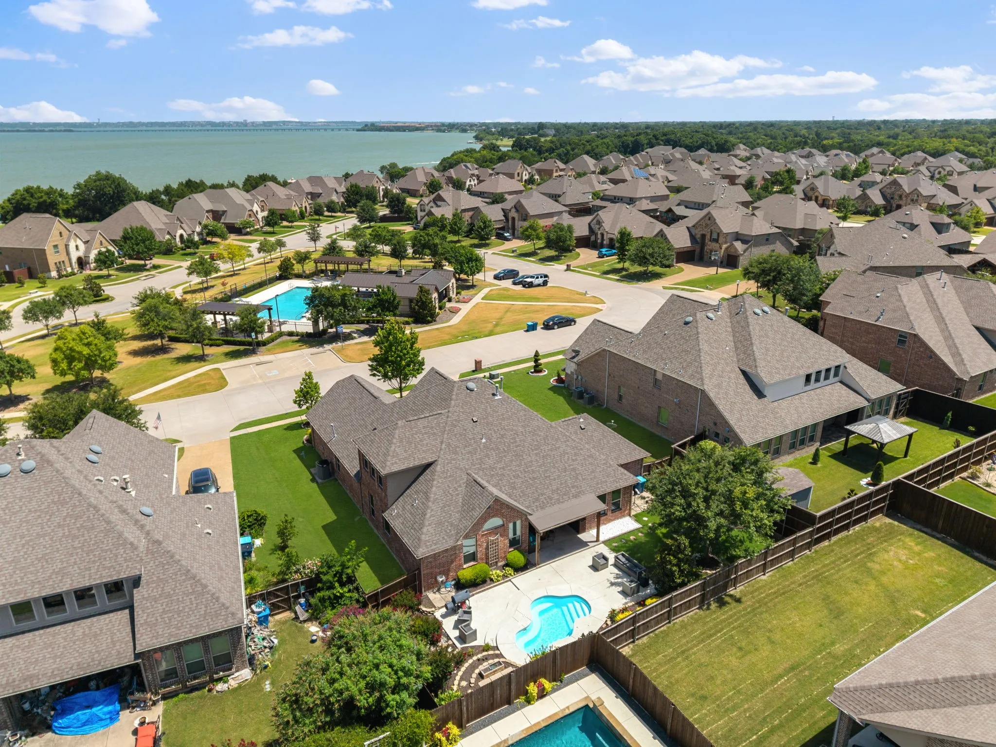Single Family Residence For Sale in Dallas County , 9902 Clubhouse Circle, Rowlett, Texas 75089, 4 Bedroom, 4 Bathroom, 3 Garage spaces, 2,628 Sqft, built in 2014, mls#21388977, Real Estate Agent in Rowlett, Homes For Sale in Dallas county, Homes For Sale in Rowlett, Realtor in Rowlett Texas, Real Estate Brokerage Independent Realty Texas, Luminita Cordes Realtor