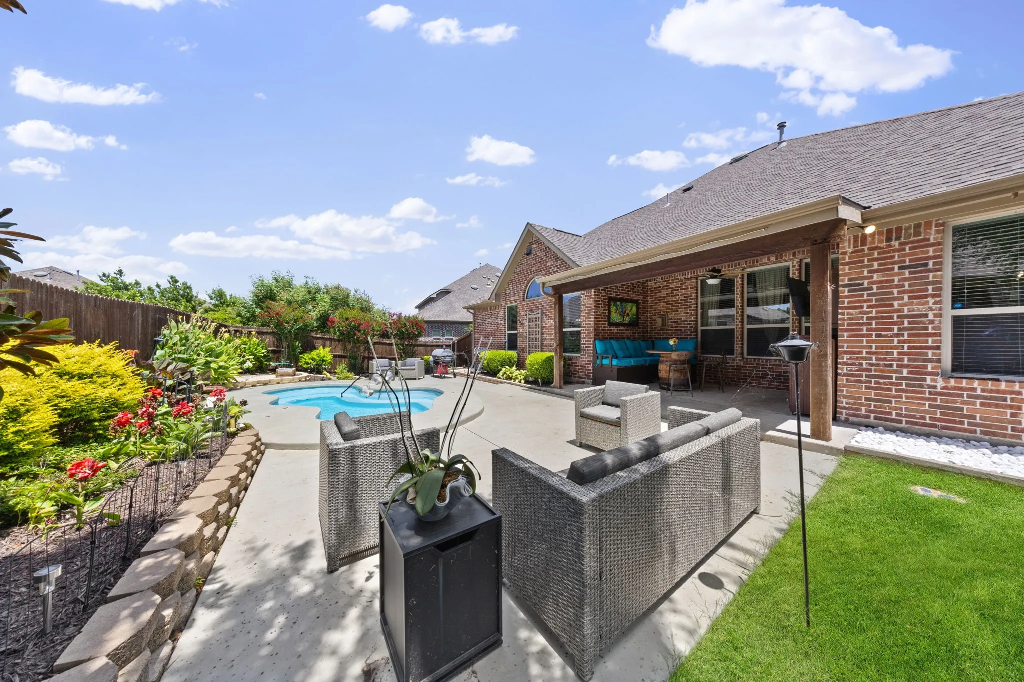 Single Family Residence For Sale in Dallas County , 9902 Clubhouse Circle, Rowlett, Texas 75089, 4 Bedroom, 4 Bathroom, 3 Garage spaces, 2,628 Sqft, built in 2014, mls#21388977, Real Estate Agent in Rowlett, Homes For Sale in Dallas county, Homes For Sale in Rowlett, Realtor in Rowlett Texas, Real Estate Brokerage Independent Realty Texas, Luminita Cordes Realtor