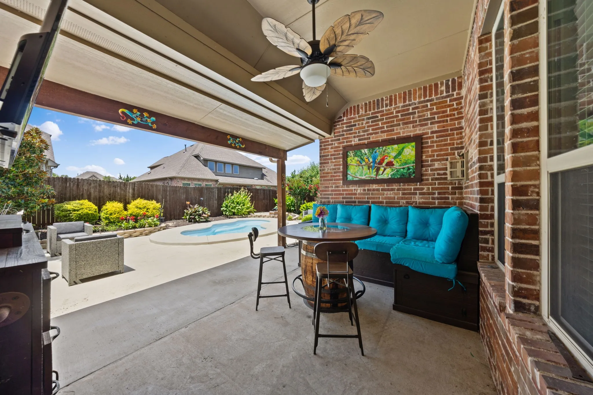 Single Family Residence For Sale in Dallas County , 9902 Clubhouse Circle, Rowlett, Texas 75089, 4 Bedroom, 4 Bathroom, 3 Garage spaces, 2,628 Sqft, built in 2014, mls#21388977, Real Estate Agent in Rowlett, Homes For Sale in Dallas county, Homes For Sale in Rowlett, Realtor in Rowlett Texas, Real Estate Brokerage Independent Realty Texas, Luminita Cordes Realtor