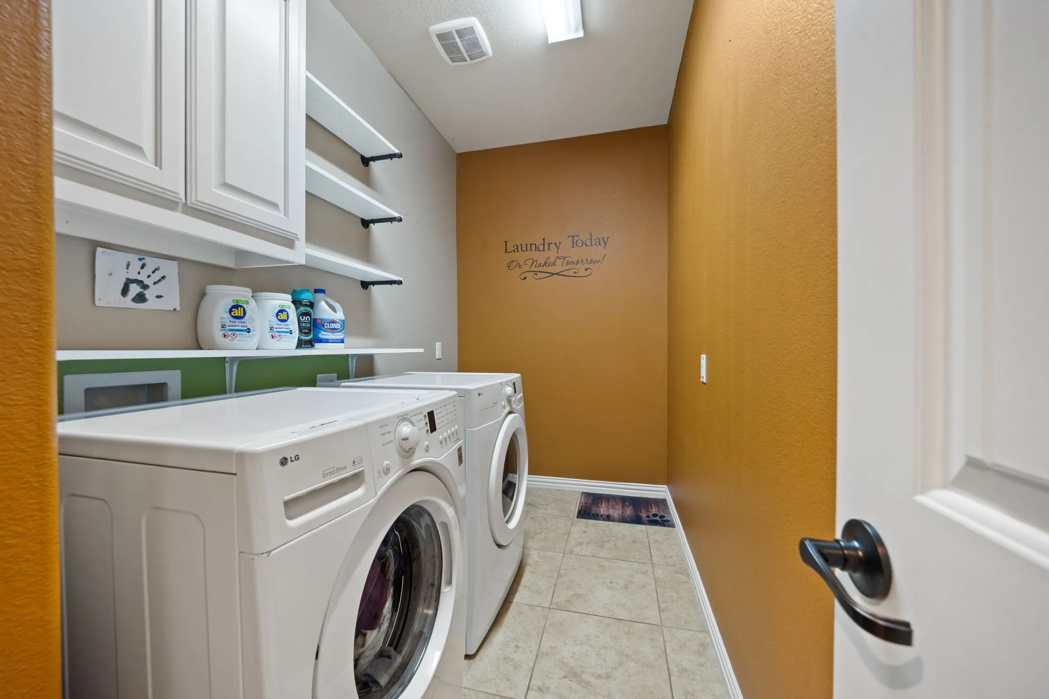 Single Family Residence For Sale in Dallas County , 9902 Clubhouse Circle, Rowlett, Texas 75089, 4 Bedroom, 4 Bathroom, 3 Garage spaces, 2,628 Sqft, built in 2014, mls#21388977, Real Estate Agent in Rowlett, Homes For Sale in Dallas county, Homes For Sale in Rowlett, Realtor in Rowlett Texas, Real Estate Brokerage Independent Realty Texas, Luminita Cordes Realtor