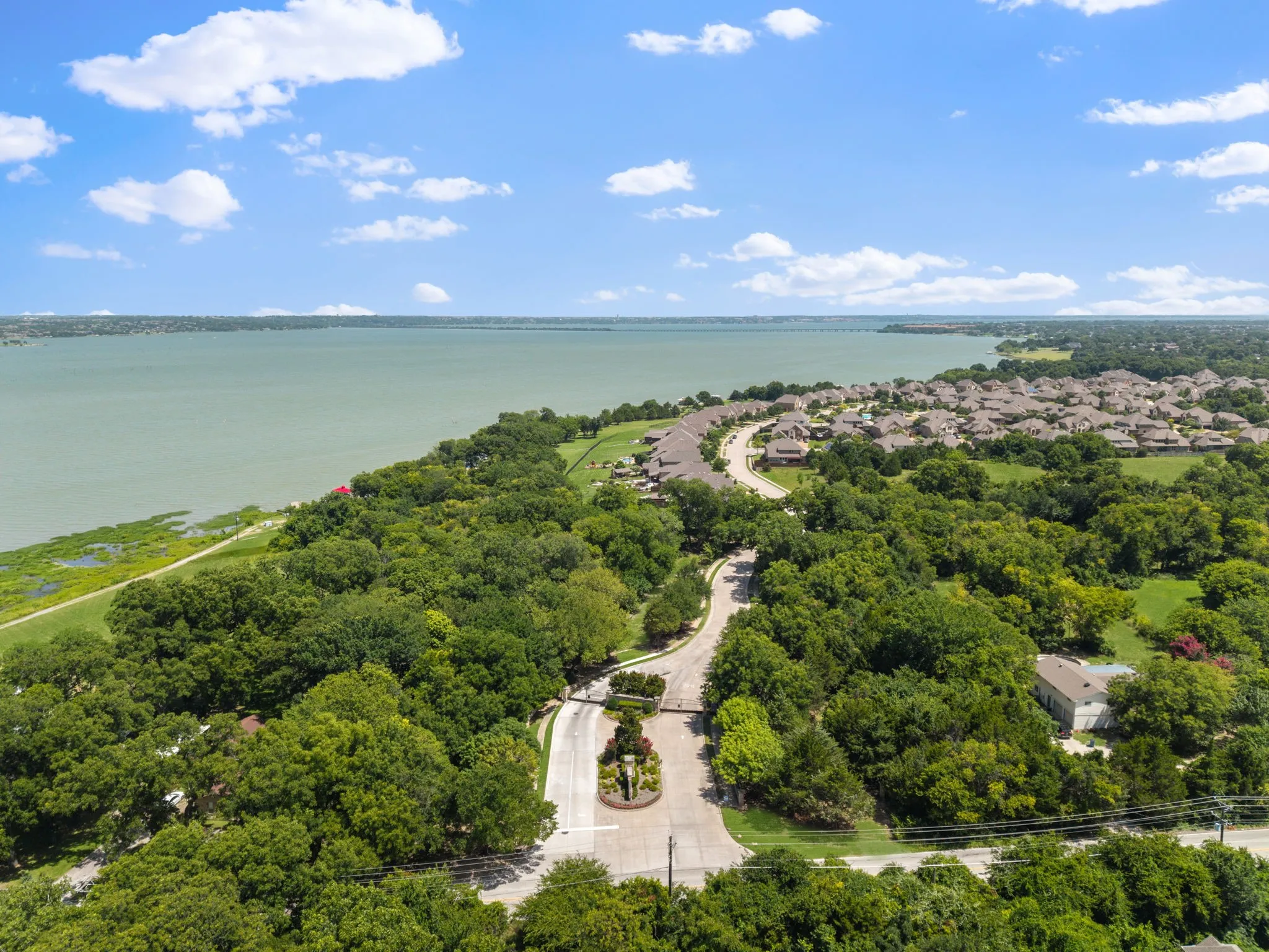 Single Family Residence For Sale in Dallas County , 9902 Clubhouse Circle, Rowlett, Texas 75089, 4 Bedroom, 4 Bathroom, 3 Garage spaces, 2,628 Sqft, built in 2014, mls#21388977, Real Estate Agent in Rowlett, Homes For Sale in Dallas county, Homes For Sale in Rowlett, Realtor in Rowlett Texas, Real Estate Brokerage Independent Realty Texas, Luminita Cordes Realtor