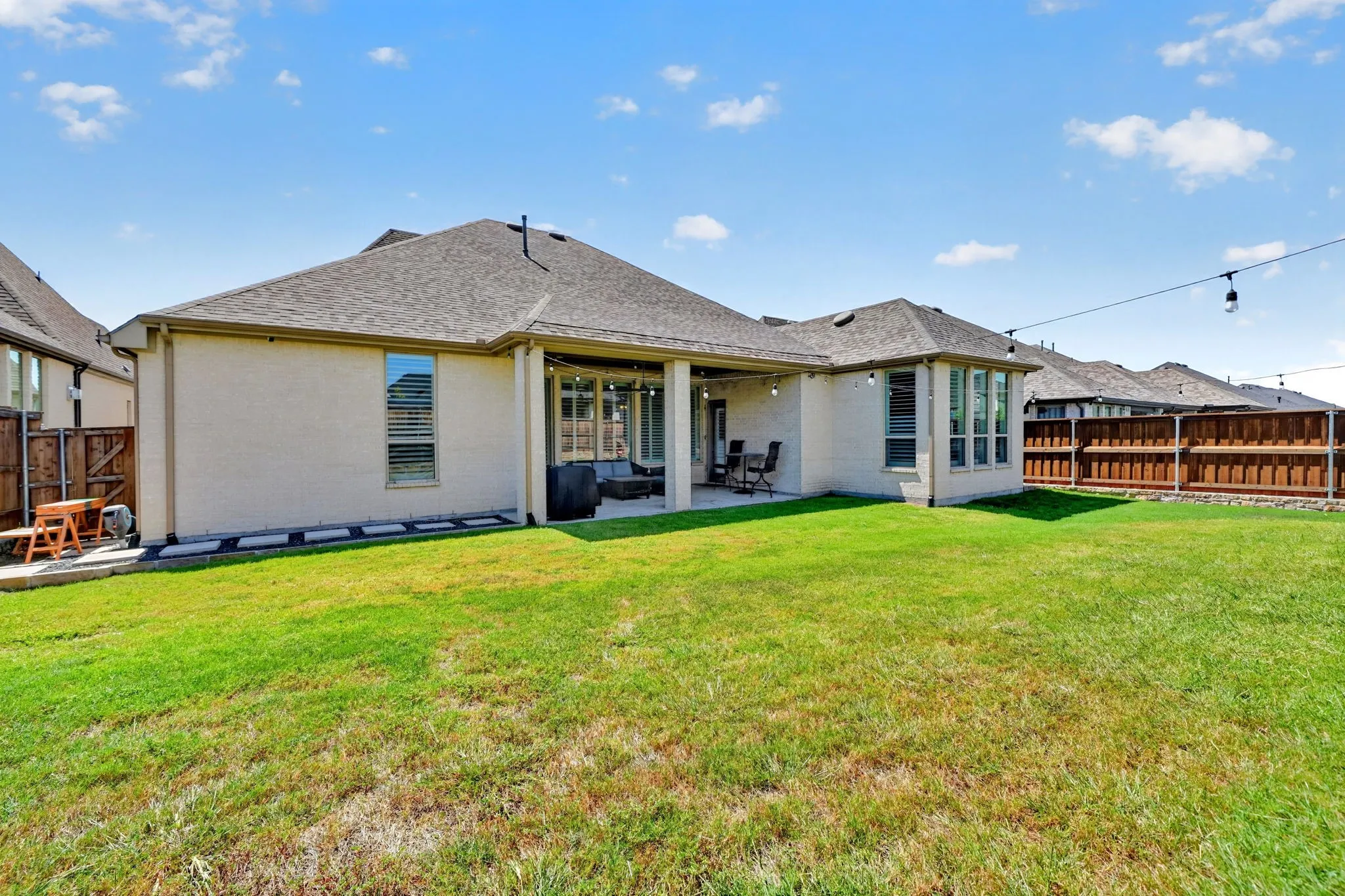 Single Family Residence For Sale in Rockwall County , 2218 Randas Way, Rockwall, Texas 75087, 4 Bedroom, 4 Bathroom, 3 Garage spaces, 3,200 Sqft, built in 2021, mls#21385414, Real Estate Agent in Rockwall, Homes For Sale in Rockwall county, Homes For Sale in Rockwall, Realtor in Rockwall Texas, Real Estate Brokerage Independent Realty Texas, Luminita Cordes Realtor