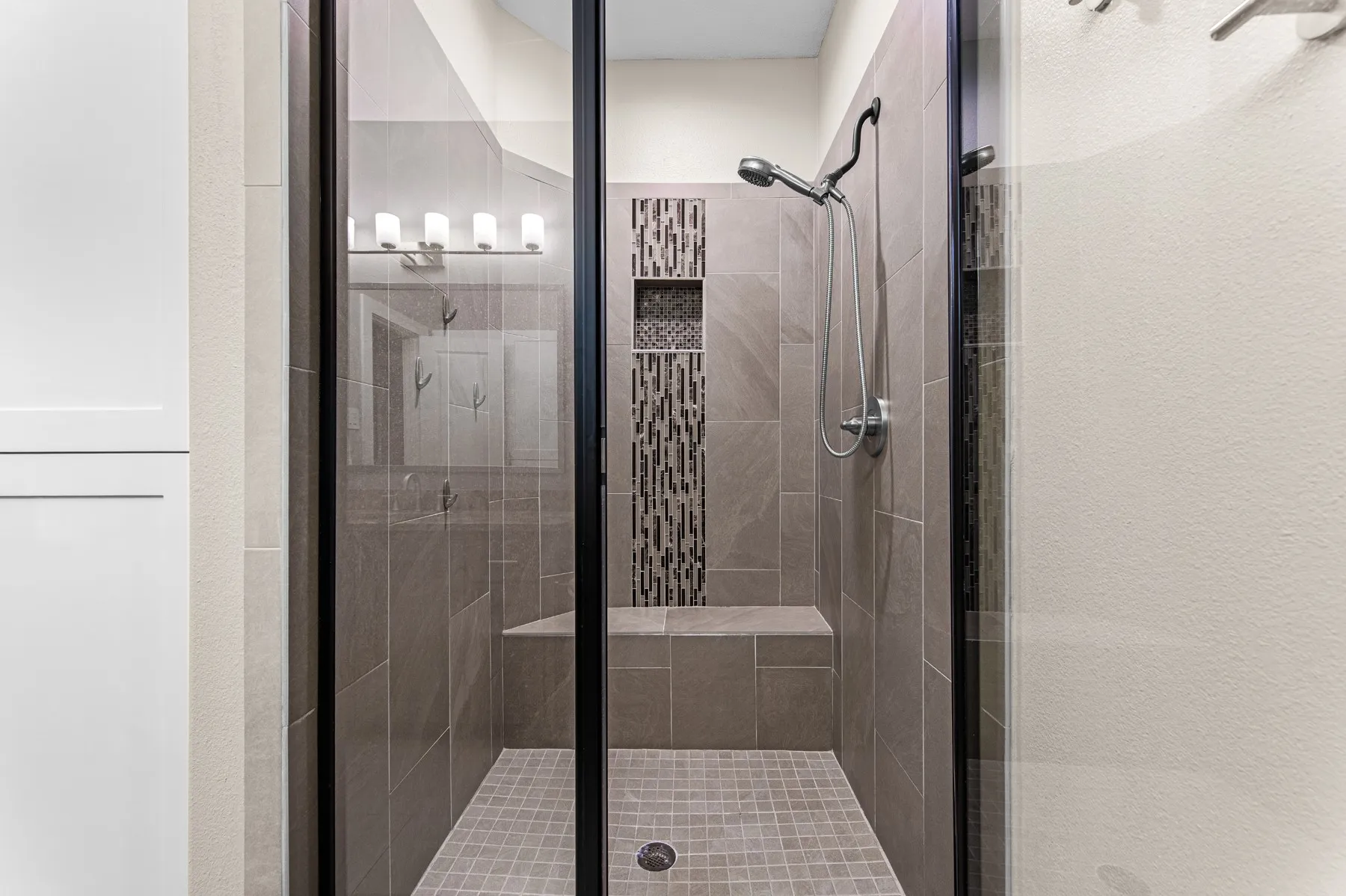 Single Family Residence For Sale in Dallas County , 5606 La Foy Boulevard, Dallas, Texas 75209, 4 Bedroom, 3 Bathroom, 2 Garage spaces, 3,016 Sqft, built in 2016, mls#21388973, Real Estate Agent in Dallas, Homes For Sale in Dallas county, Homes For Sale in Dallas, Realtor in Dallas Texas, Real Estate Brokerage Independent Realty Texas, Luminita Cordes Realtor