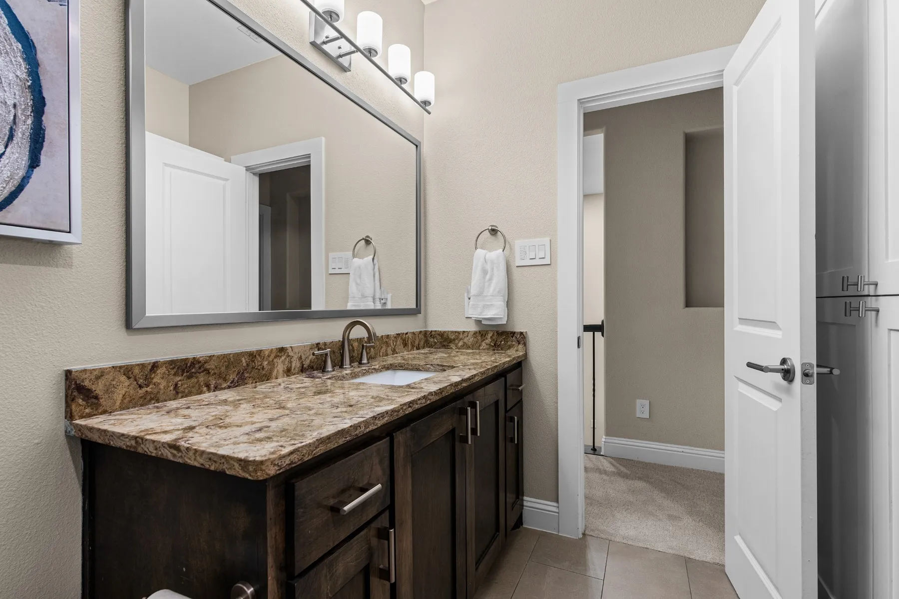Single Family Residence For Sale in Dallas County , 5606 La Foy Boulevard, Dallas, Texas 75209, 4 Bedroom, 3 Bathroom, 2 Garage spaces, 3,016 Sqft, built in 2016, mls#21388973, Real Estate Agent in Dallas, Homes For Sale in Dallas county, Homes For Sale in Dallas, Realtor in Dallas Texas, Real Estate Brokerage Independent Realty Texas, Luminita Cordes Realtor