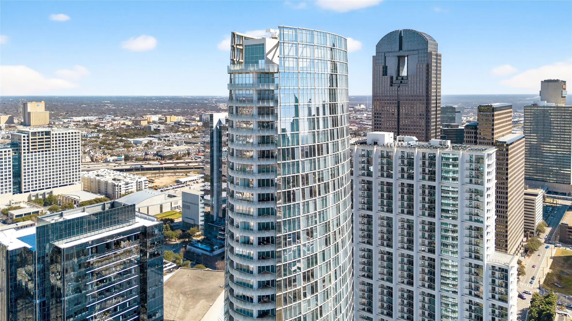 Condominium For Sale in Dallas County , 1918 Olive Street 3701, Dallas, Texas 75201, 3 Bedroom, 4 Bathroom, 4 Garage spaces, 4,681 Sqft, built in 2011, mls#21377170, Real Estate Agent in Dallas, Homes For Sale in Dallas county, Homes For Sale in Dallas, Realtor in Dallas Texas, Real Estate Brokerage Independent Realty Texas, Luminita Cordes Realtor