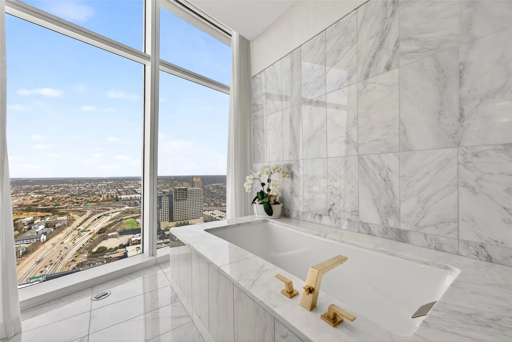 Condominium For Sale in Dallas County , 1918 Olive Street 3701, Dallas, Texas 75201, 3 Bedroom, 4 Bathroom, 4 Garage spaces, 4,681 Sqft, built in 2011, mls#21377170, Real Estate Agent in Dallas, Homes For Sale in Dallas county, Homes For Sale in Dallas, Realtor in Dallas Texas, Real Estate Brokerage Independent Realty Texas, Luminita Cordes Realtor