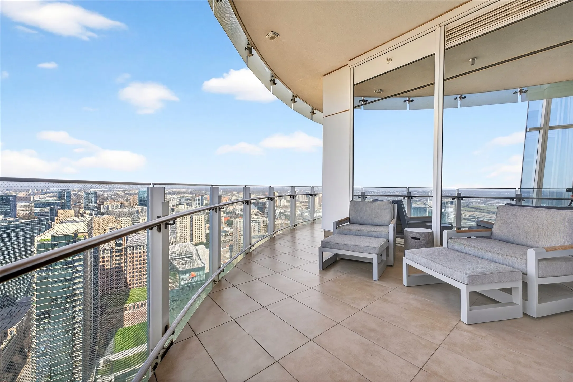 Condominium For Sale in Dallas County , 1918 Olive Street 3701, Dallas, Texas 75201, 3 Bedroom, 4 Bathroom, 4 Garage spaces, 4,681 Sqft, built in 2011, mls#21377170, Real Estate Agent in Dallas, Homes For Sale in Dallas county, Homes For Sale in Dallas, Realtor in Dallas Texas, Real Estate Brokerage Independent Realty Texas, Luminita Cordes Realtor