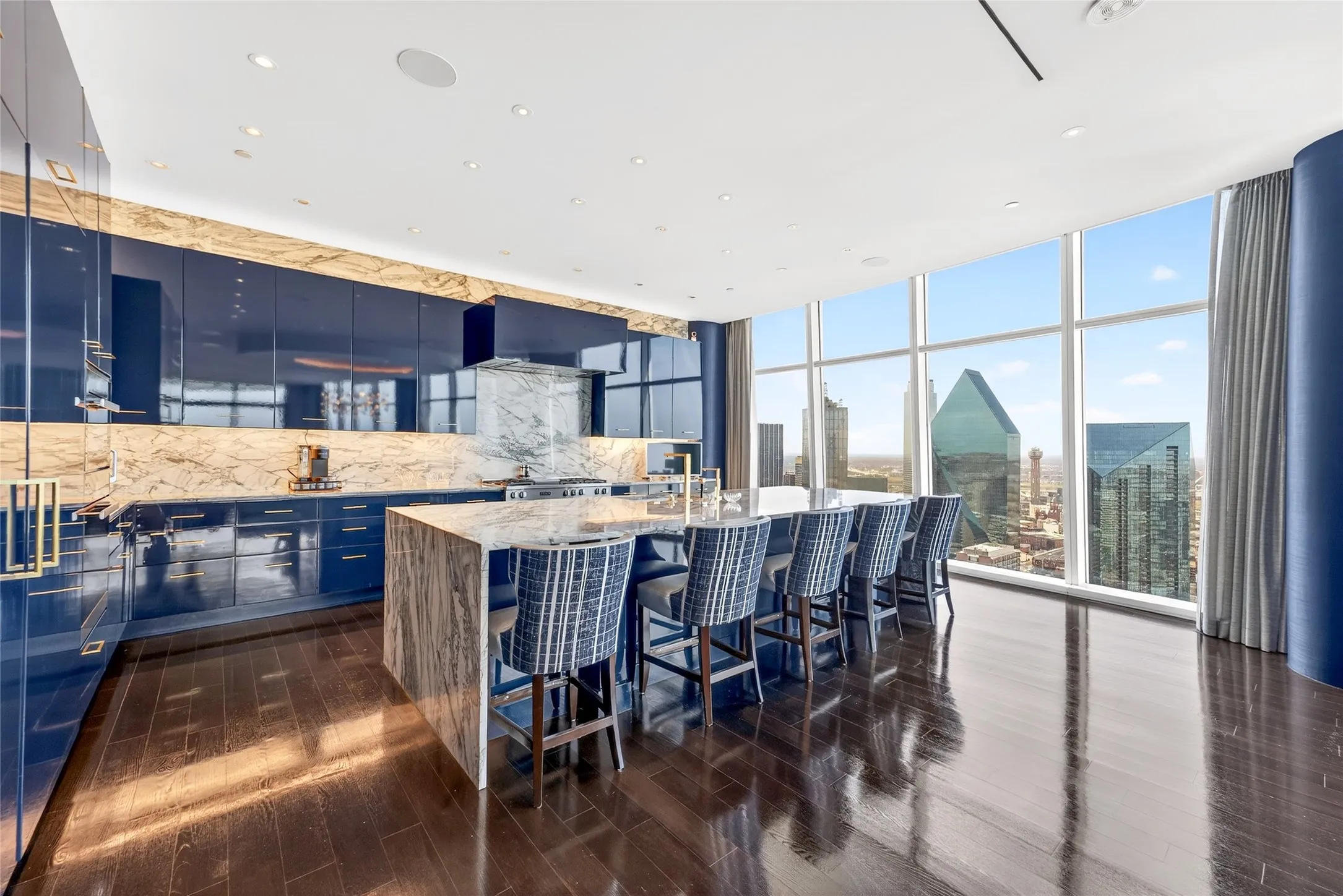 Condominium For Sale in Dallas County , 1918 Olive Street 3701, Dallas, Texas 75201, 3 Bedroom, 4 Bathroom, 4 Garage spaces, 4,681 Sqft, built in 2011, mls#21377170, Real Estate Agent in Dallas, Homes For Sale in Dallas county, Homes For Sale in Dallas, Realtor in Dallas Texas, Real Estate Brokerage Independent Realty Texas, Luminita Cordes Realtor