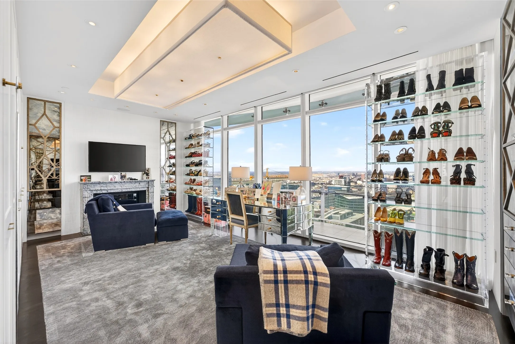 Condominium For Sale in Dallas County , 1918 Olive Street 3701, Dallas, Texas 75201, 3 Bedroom, 4 Bathroom, 4 Garage spaces, 4,681 Sqft, built in 2011, mls#21377170, Real Estate Agent in Dallas, Homes For Sale in Dallas county, Homes For Sale in Dallas, Realtor in Dallas Texas, Real Estate Brokerage Independent Realty Texas, Luminita Cordes Realtor