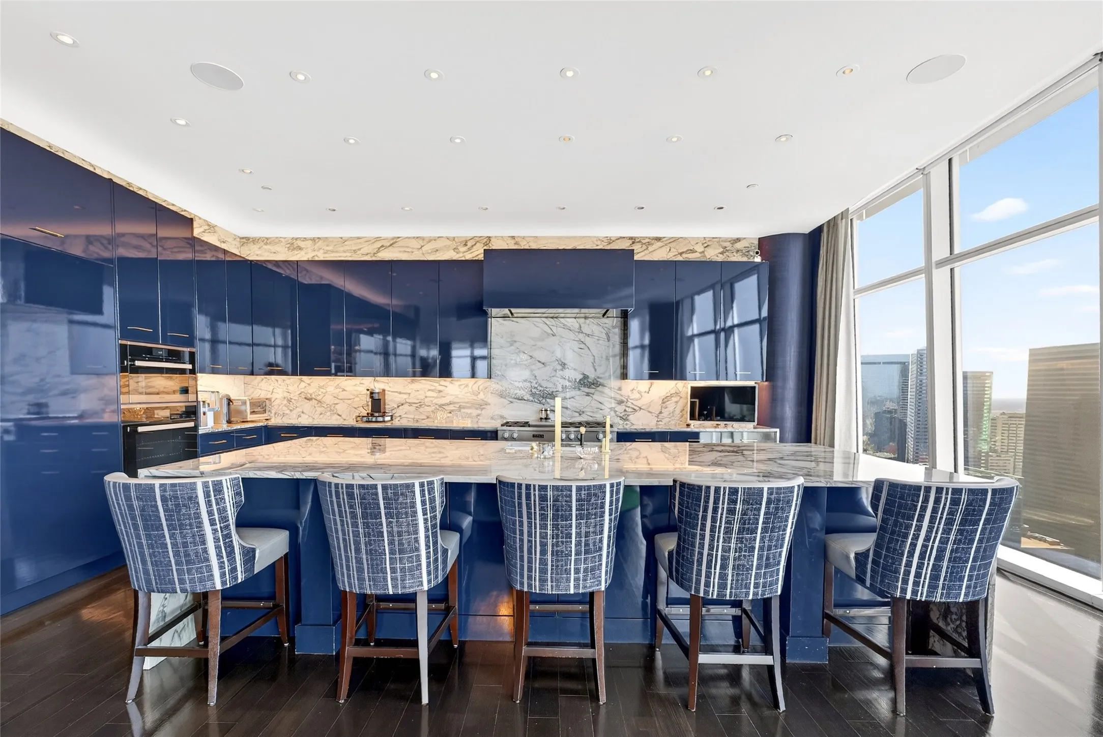 Condominium For Sale in Dallas County , 1918 Olive Street 3701, Dallas, Texas 75201, 3 Bedroom, 4 Bathroom, 4 Garage spaces, 4,681 Sqft, built in 2011, mls#21377170, Real Estate Agent in Dallas, Homes For Sale in Dallas county, Homes For Sale in Dallas, Realtor in Dallas Texas, Real Estate Brokerage Independent Realty Texas, Luminita Cordes Realtor