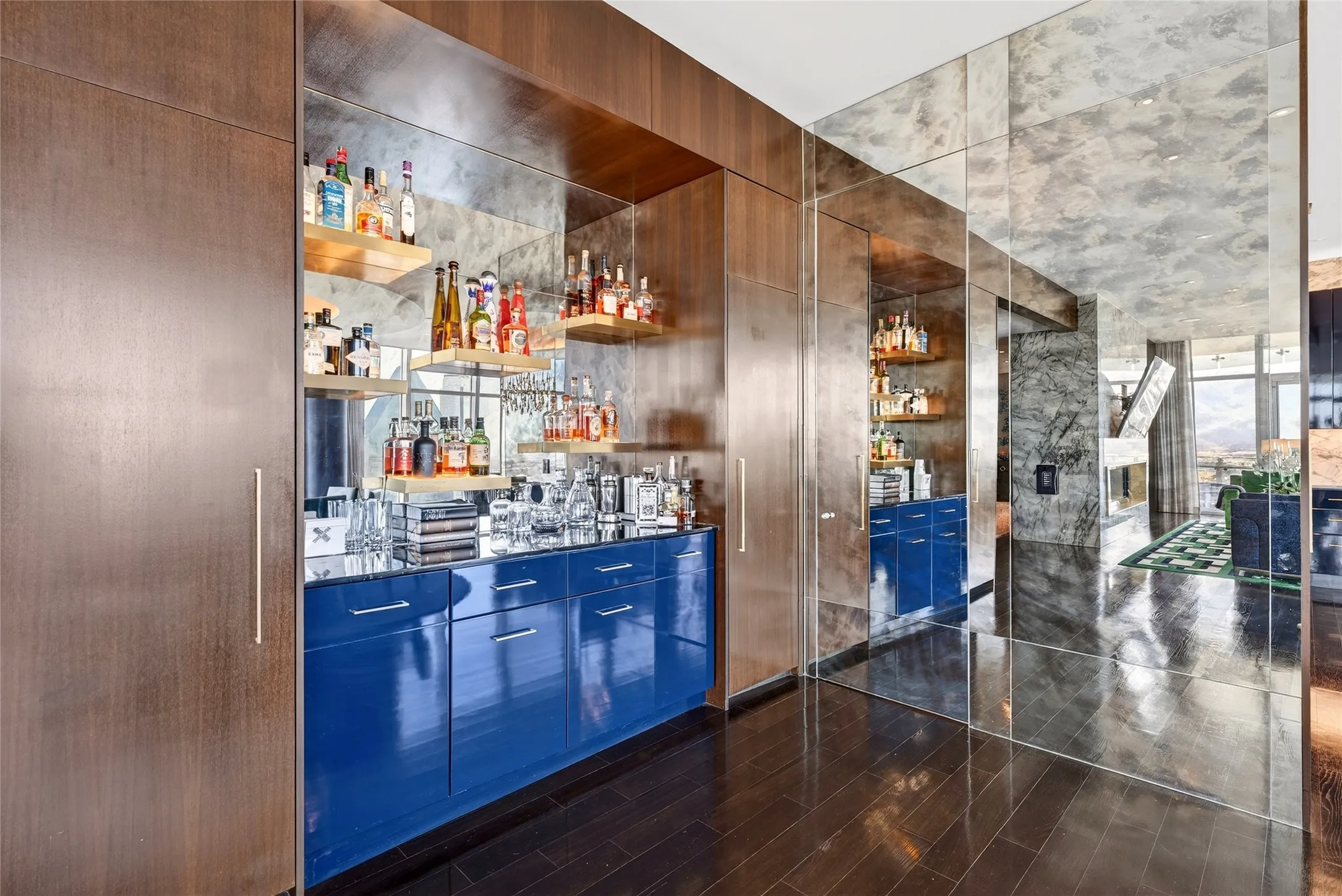 Condominium For Sale in Dallas County , 1918 Olive Street 3701, Dallas, Texas 75201, 3 Bedroom, 4 Bathroom, 4 Garage spaces, 4,681 Sqft, built in 2011, mls#21377170, Real Estate Agent in Dallas, Homes For Sale in Dallas county, Homes For Sale in Dallas, Realtor in Dallas Texas, Real Estate Brokerage Independent Realty Texas, Luminita Cordes Realtor