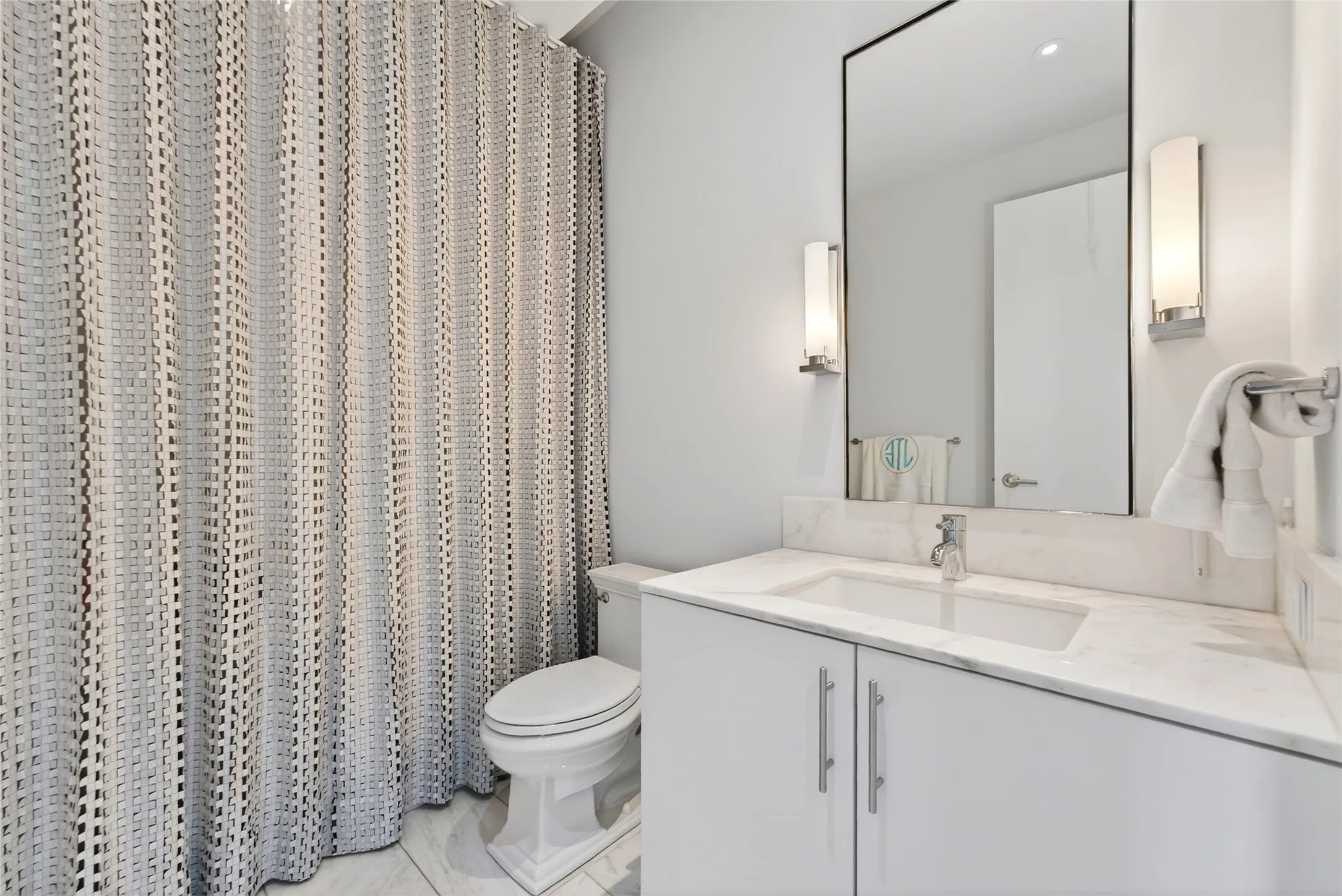 Condominium For Sale in Dallas County , 1918 Olive Street 3701, Dallas, Texas 75201, 3 Bedroom, 4 Bathroom, 4 Garage spaces, 4,681 Sqft, built in 2011, mls#21377170, Real Estate Agent in Dallas, Homes For Sale in Dallas county, Homes For Sale in Dallas, Realtor in Dallas Texas, Real Estate Brokerage Independent Realty Texas, Luminita Cordes Realtor