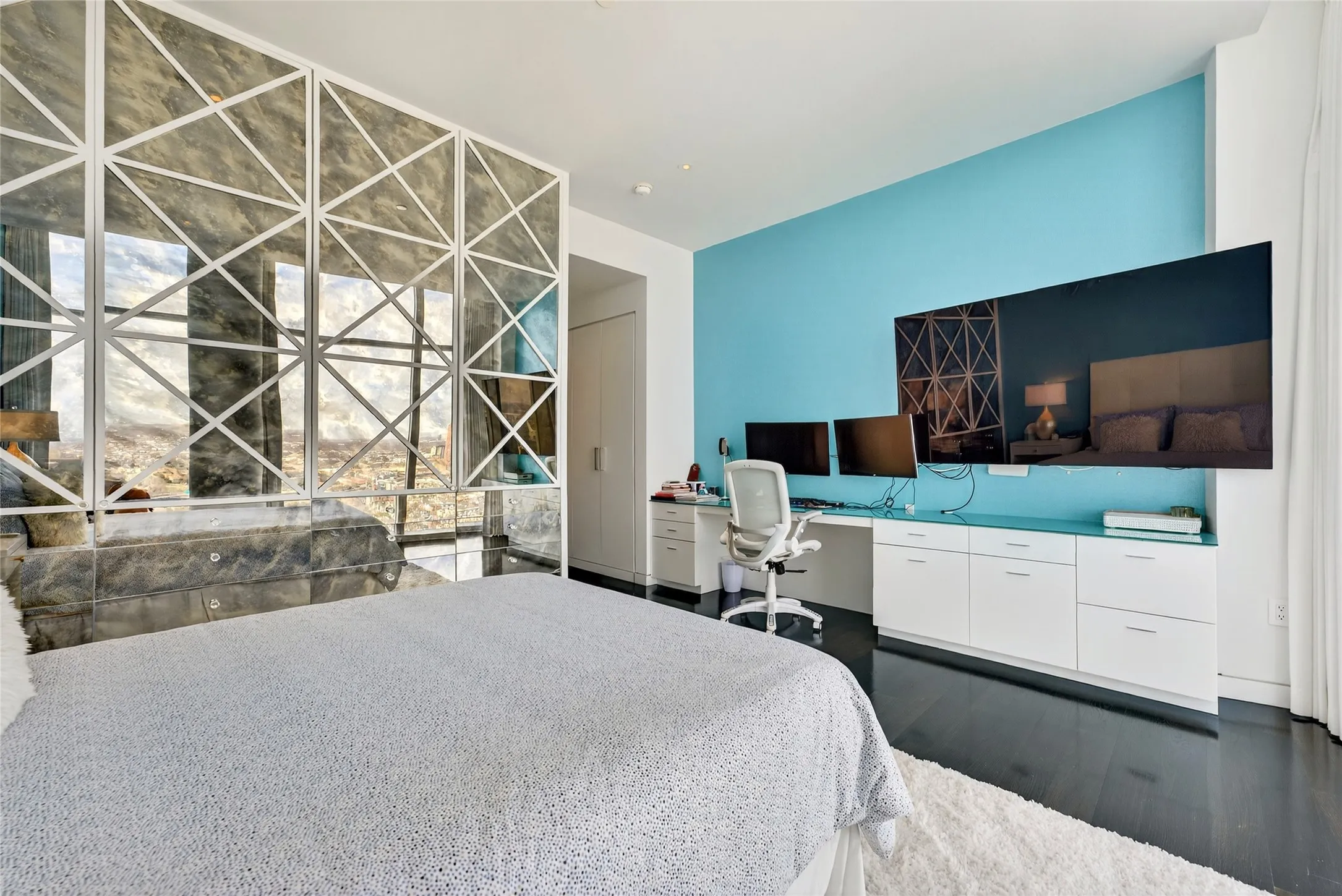 Condominium For Sale in Dallas County , 1918 Olive Street 3701, Dallas, Texas 75201, 3 Bedroom, 4 Bathroom, 4 Garage spaces, 4,681 Sqft, built in 2011, mls#21377170, Real Estate Agent in Dallas, Homes For Sale in Dallas county, Homes For Sale in Dallas, Realtor in Dallas Texas, Real Estate Brokerage Independent Realty Texas, Luminita Cordes Realtor