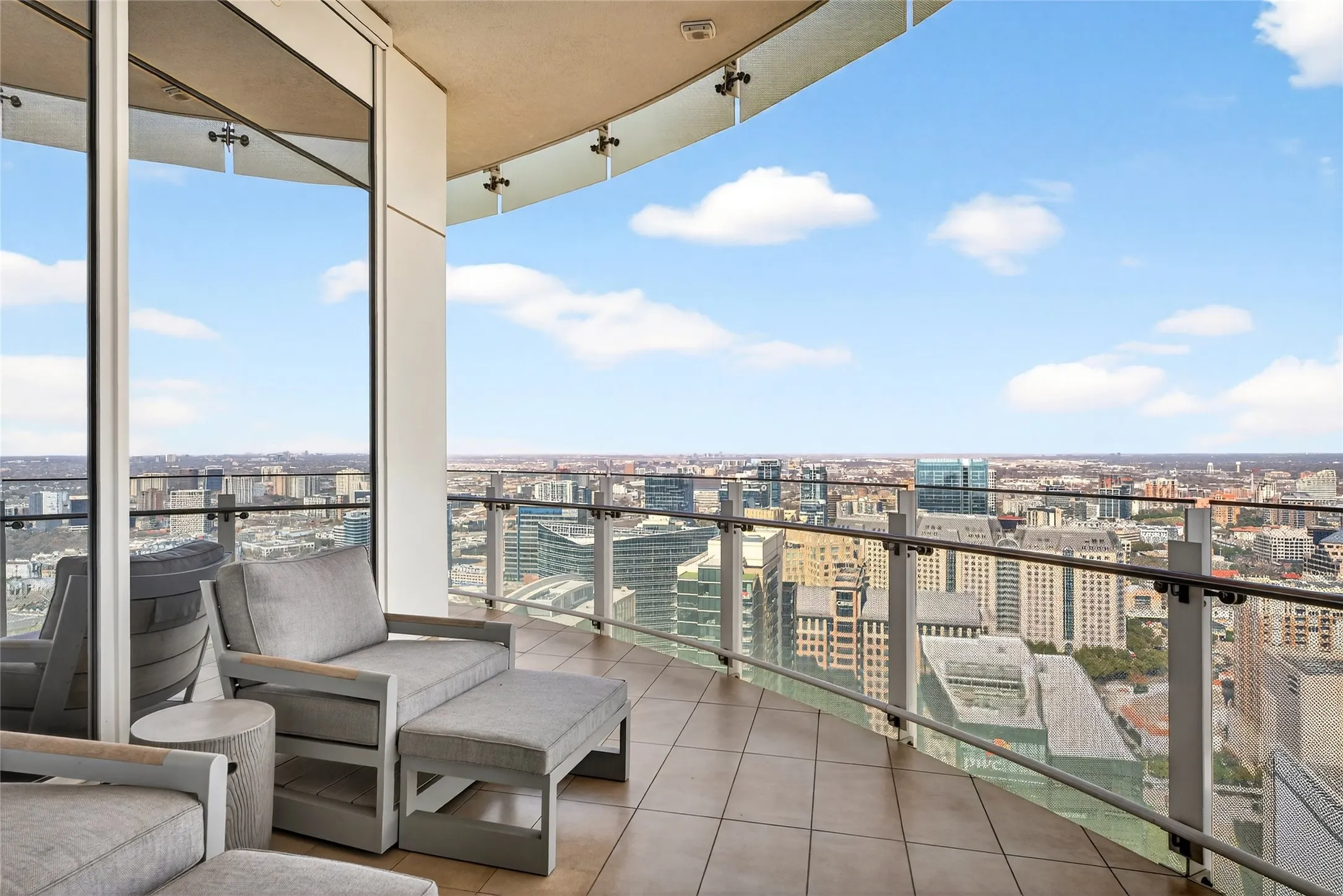 Condominium For Sale in Dallas County , 1918 Olive Street 3701, Dallas, Texas 75201, 3 Bedroom, 4 Bathroom, 4 Garage spaces, 4,681 Sqft, built in 2011, mls#21377170, Real Estate Agent in Dallas, Homes For Sale in Dallas county, Homes For Sale in Dallas, Realtor in Dallas Texas, Real Estate Brokerage Independent Realty Texas, Luminita Cordes Realtor