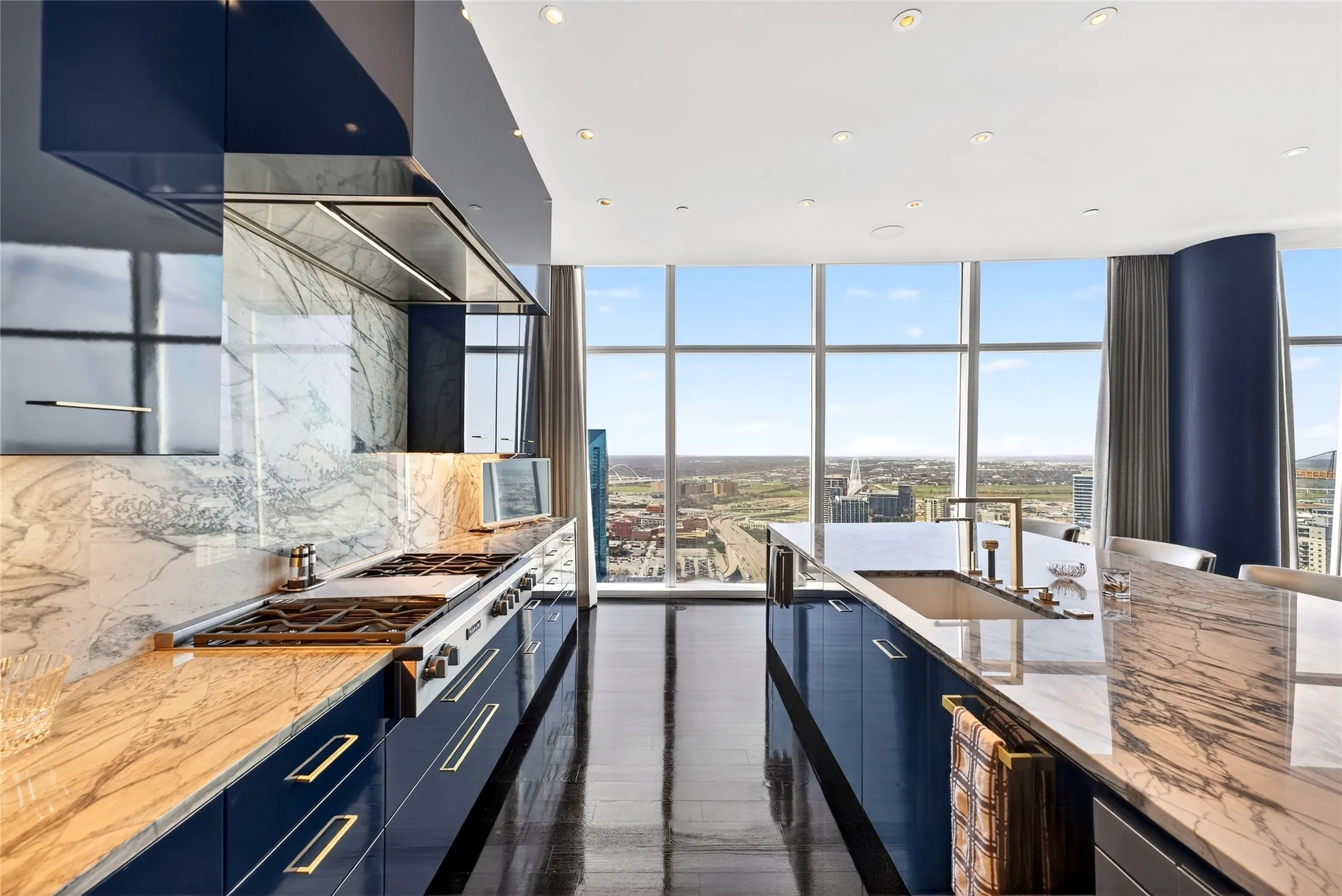 Condominium For Sale in Dallas County , 1918 Olive Street 3701, Dallas, Texas 75201, 3 Bedroom, 4 Bathroom, 4 Garage spaces, 4,681 Sqft, built in 2011, mls#21377170, Real Estate Agent in Dallas, Homes For Sale in Dallas county, Homes For Sale in Dallas, Realtor in Dallas Texas, Real Estate Brokerage Independent Realty Texas, Luminita Cordes Realtor