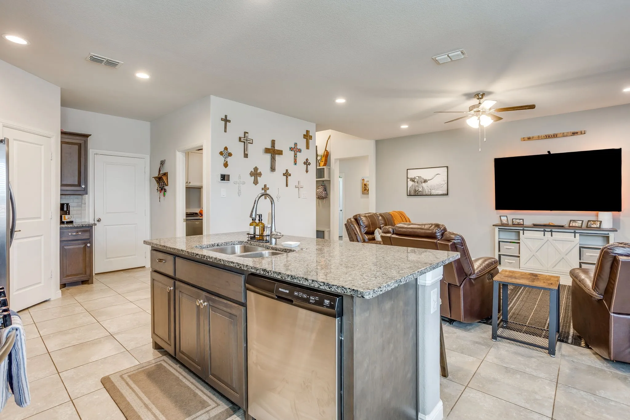 Single Family Residence For Sale in Tarrant County , 432 Windsail Lane, Azle, Texas 76020, 4 Bedroom, 2 Bathroom, 2 Garage spaces, 1,848 Sqft, built in 2019, mls#21384156, Real Estate Agent in Azle, Homes For Sale in Tarrant county, Homes For Sale in Azle, Realtor in Azle Texas, Real Estate Brokerage Independent Realty Texas, Luminita Cordes Realtor