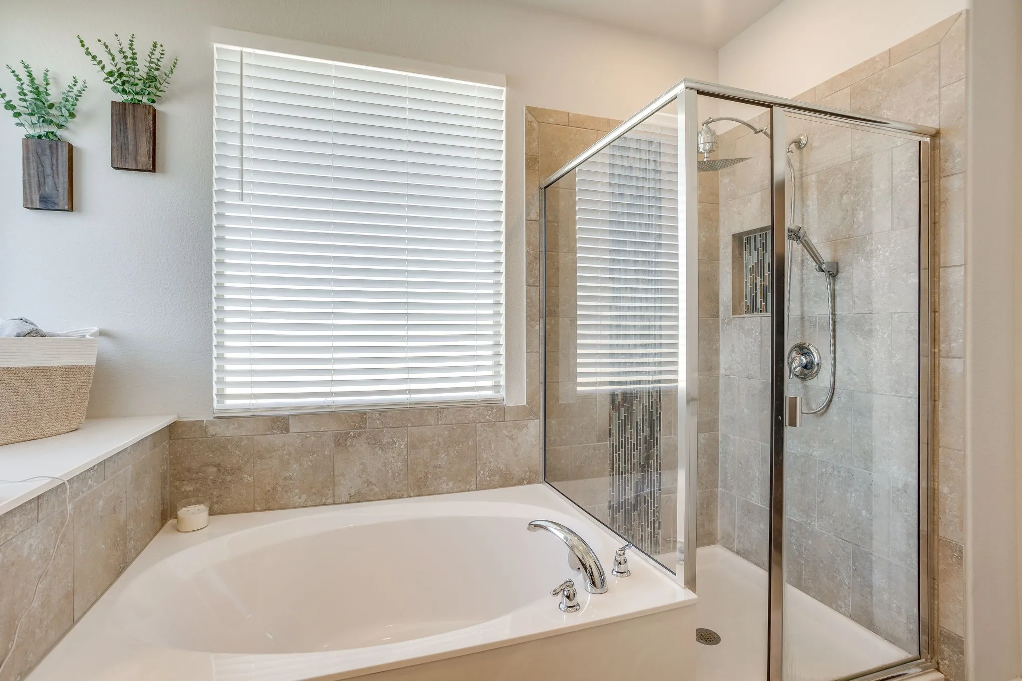 Single Family Residence For Sale in Tarrant County , 432 Windsail Lane, Azle, Texas 76020, 4 Bedroom, 2 Bathroom, 2 Garage spaces, 1,848 Sqft, built in 2019, mls#21384156, Real Estate Agent in Azle, Homes For Sale in Tarrant county, Homes For Sale in Azle, Realtor in Azle Texas, Real Estate Brokerage Independent Realty Texas, Luminita Cordes Realtor