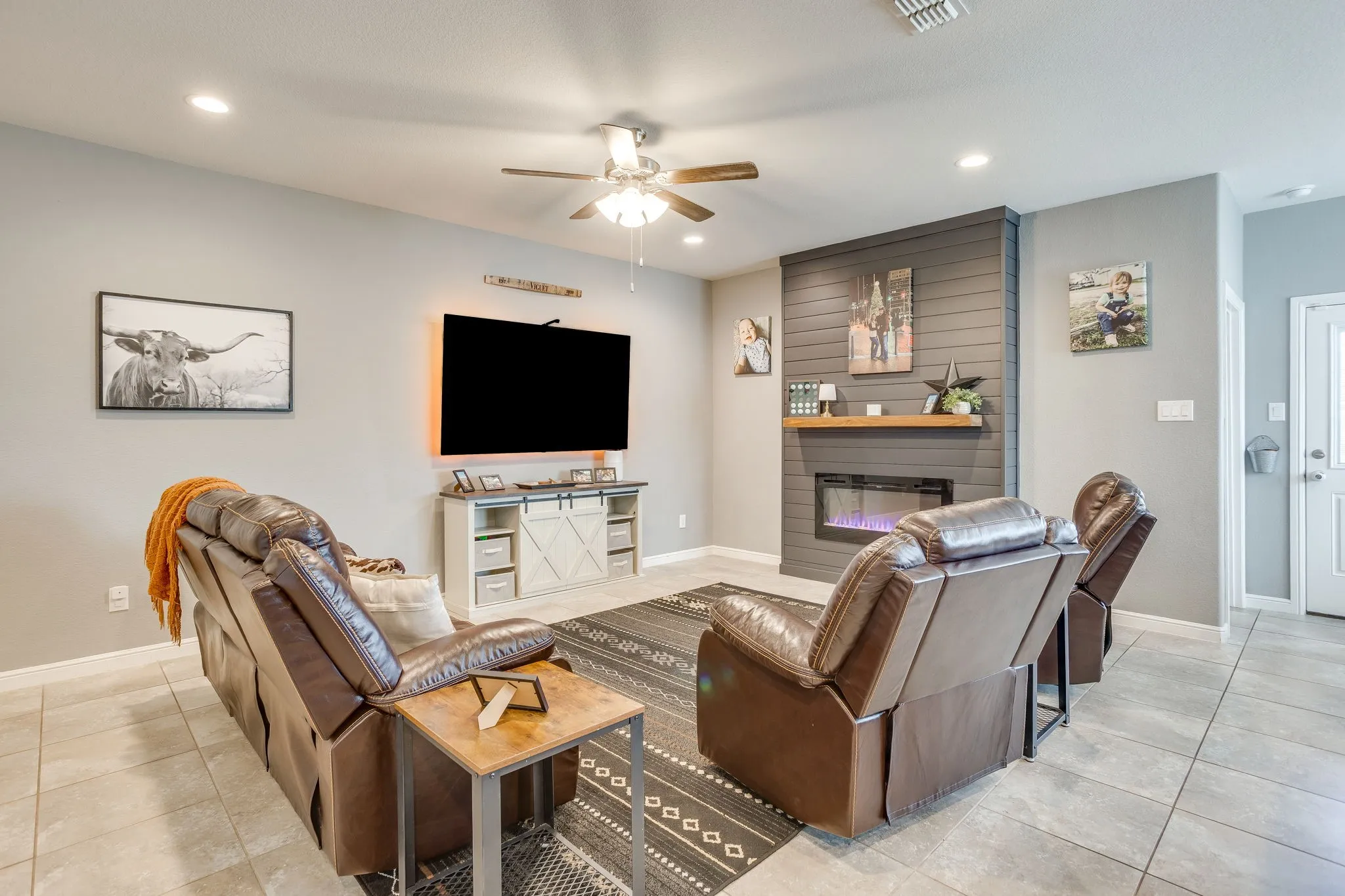 Single Family Residence For Sale in Tarrant County , 432 Windsail Lane, Azle, Texas 76020, 4 Bedroom, 2 Bathroom, 2 Garage spaces, 1,848 Sqft, built in 2019, mls#21384156, Real Estate Agent in Azle, Homes For Sale in Tarrant county, Homes For Sale in Azle, Realtor in Azle Texas, Real Estate Brokerage Independent Realty Texas, Luminita Cordes Realtor