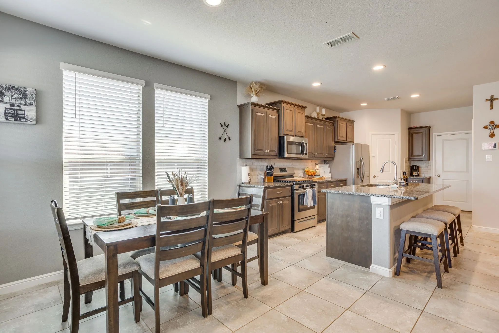 Single Family Residence For Sale in Tarrant County , 432 Windsail Lane, Azle, Texas 76020, 4 Bedroom, 2 Bathroom, 2 Garage spaces, 1,848 Sqft, built in 2019, mls#21384156, Real Estate Agent in Azle, Homes For Sale in Tarrant county, Homes For Sale in Azle, Realtor in Azle Texas, Real Estate Brokerage Independent Realty Texas, Luminita Cordes Realtor