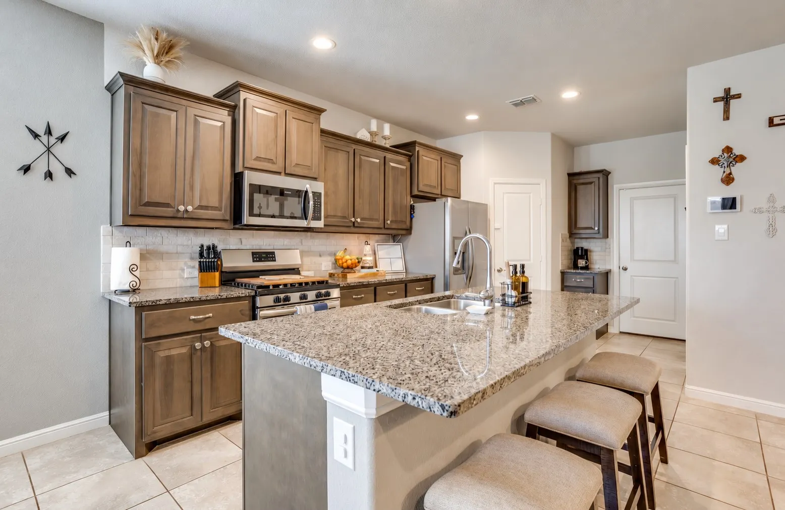 Single Family Residence For Sale in Tarrant County , 432 Windsail Lane, Azle, Texas 76020, 4 Bedroom, 2 Bathroom, 2 Garage spaces, 1,848 Sqft, built in 2019, mls#21384156, Real Estate Agent in Azle, Homes For Sale in Tarrant county, Homes For Sale in Azle, Realtor in Azle Texas, Real Estate Brokerage Independent Realty Texas, Luminita Cordes Realtor