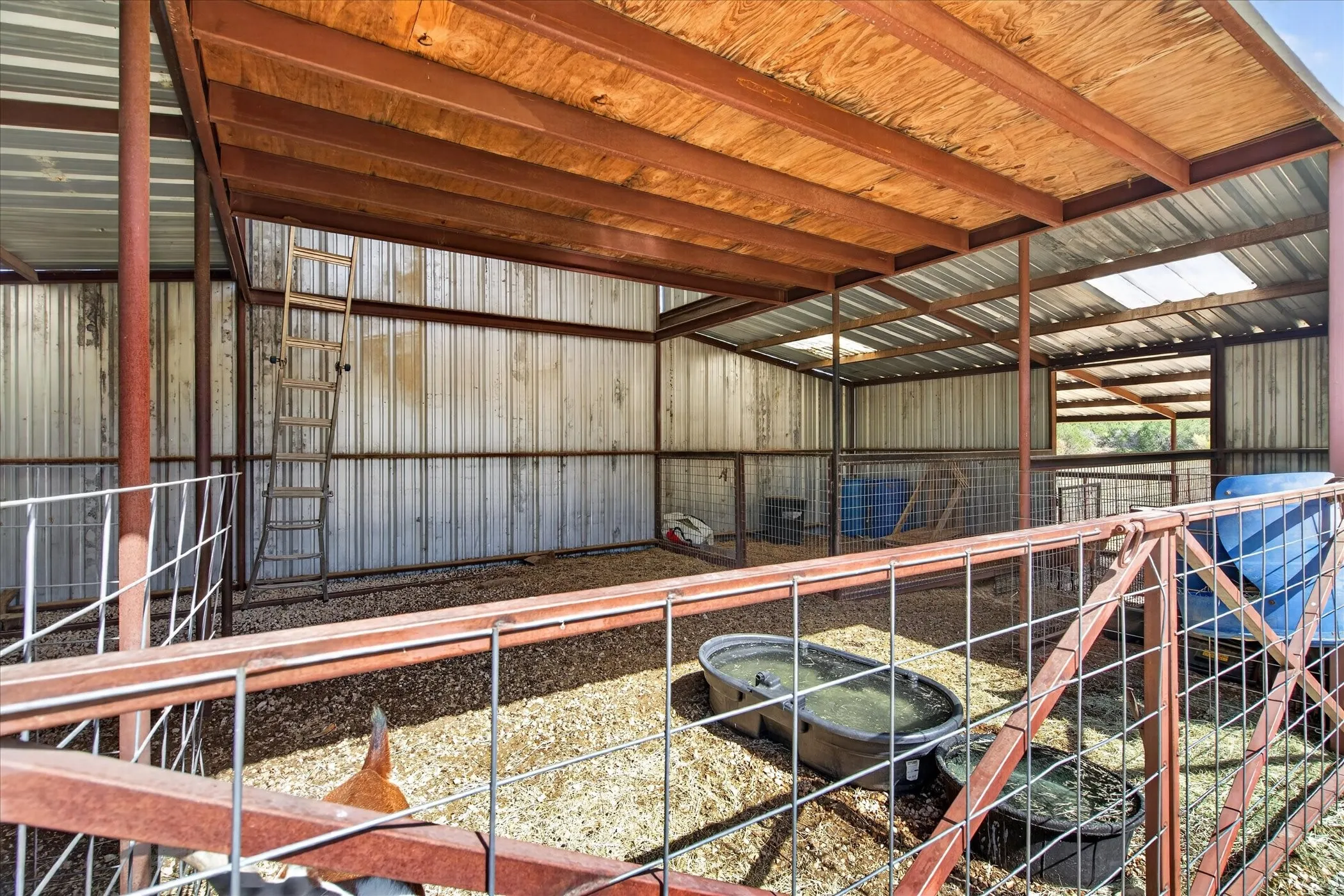 Mobile Home For Sale in Hood County , 2607 Williamson Road, Granbury, Texas 76048, 3 Bedroom, 2 Bathroom, 1 Garage spaces, 1,456 Sqft, built in 2003, mls#21388276, Real Estate Agent in Granbury, Homes For Sale in Hood county, Homes For Sale in Granbury, Realtor in Granbury Texas, Real Estate Brokerage Independent Realty Texas, Luminita Cordes Realtor