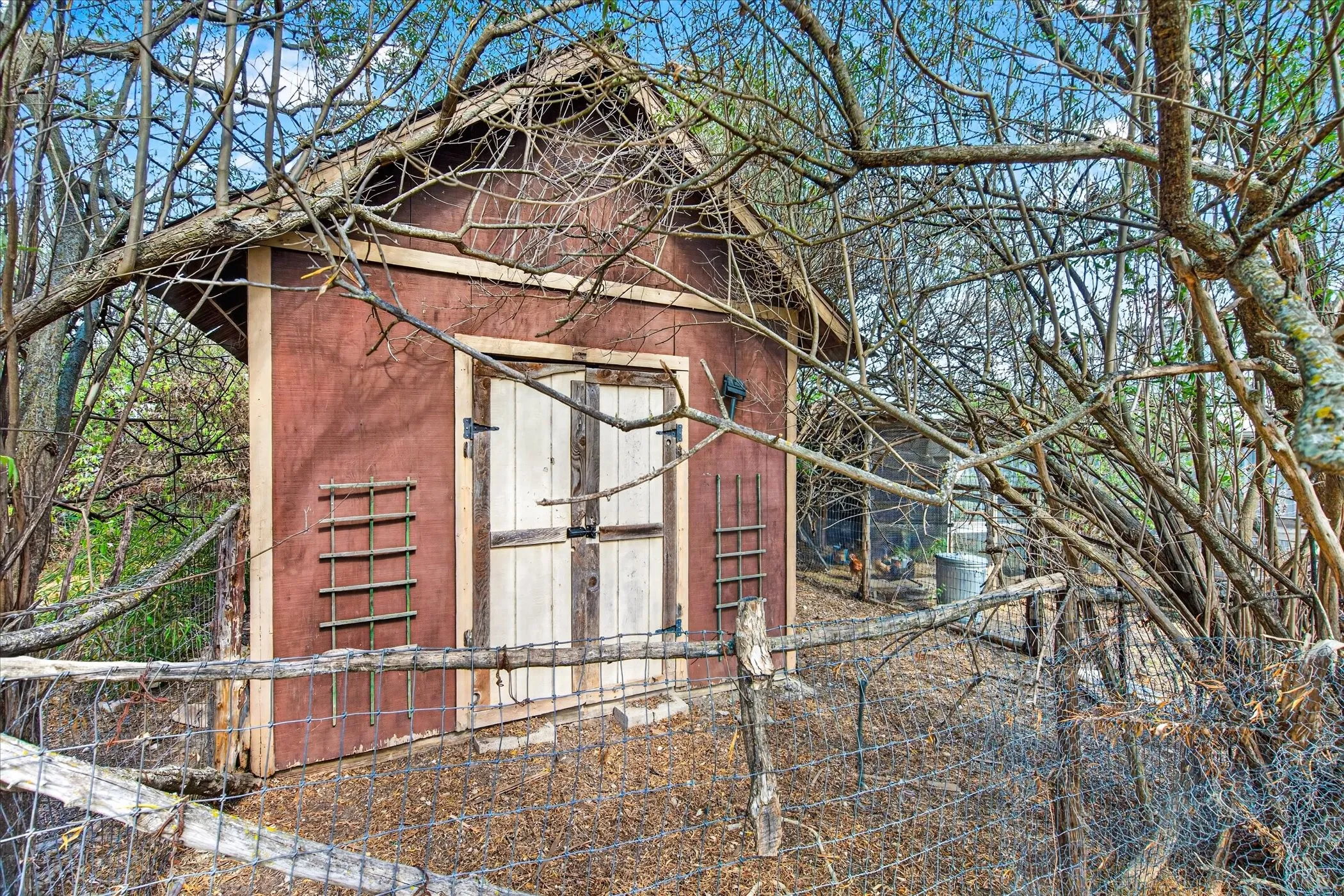 Mobile Home For Sale in Hood County , 2607 Williamson Road, Granbury, Texas 76048, 3 Bedroom, 2 Bathroom, 1 Garage spaces, 1,456 Sqft, built in 2003, mls#21388276, Real Estate Agent in Granbury, Homes For Sale in Hood county, Homes For Sale in Granbury, Realtor in Granbury Texas, Real Estate Brokerage Independent Realty Texas, Luminita Cordes Realtor