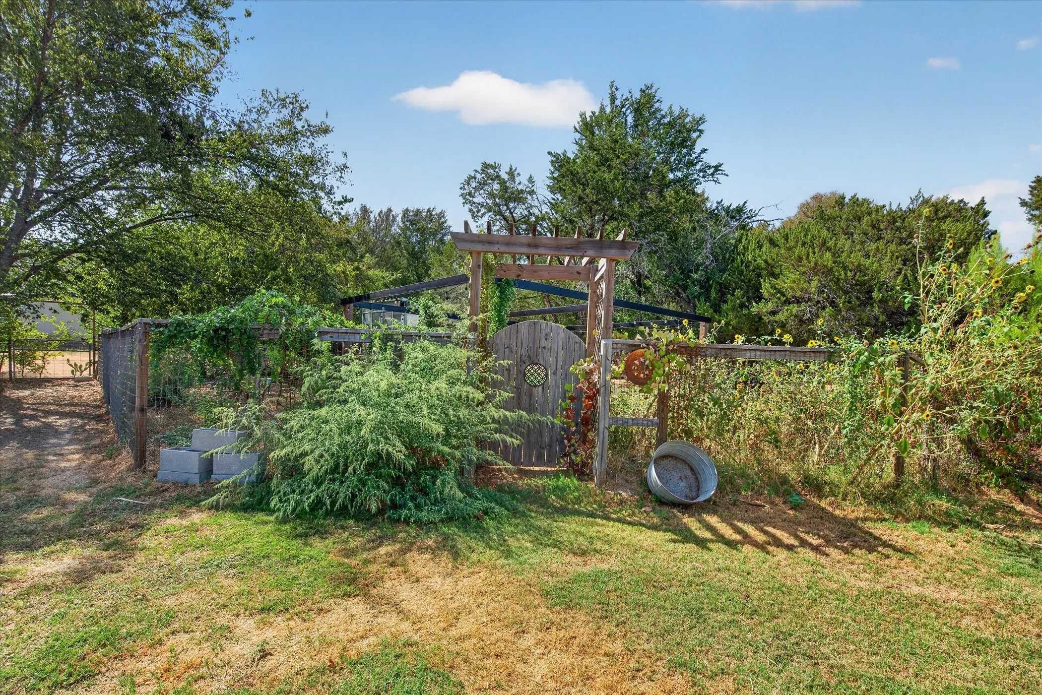 Mobile Home For Sale in Hood County , 2607 Williamson Road, Granbury, Texas 76048, 3 Bedroom, 2 Bathroom, 1 Garage spaces, 1,456 Sqft, built in 2003, mls#21388276, Real Estate Agent in Granbury, Homes For Sale in Hood county, Homes For Sale in Granbury, Realtor in Granbury Texas, Real Estate Brokerage Independent Realty Texas, Luminita Cordes Realtor