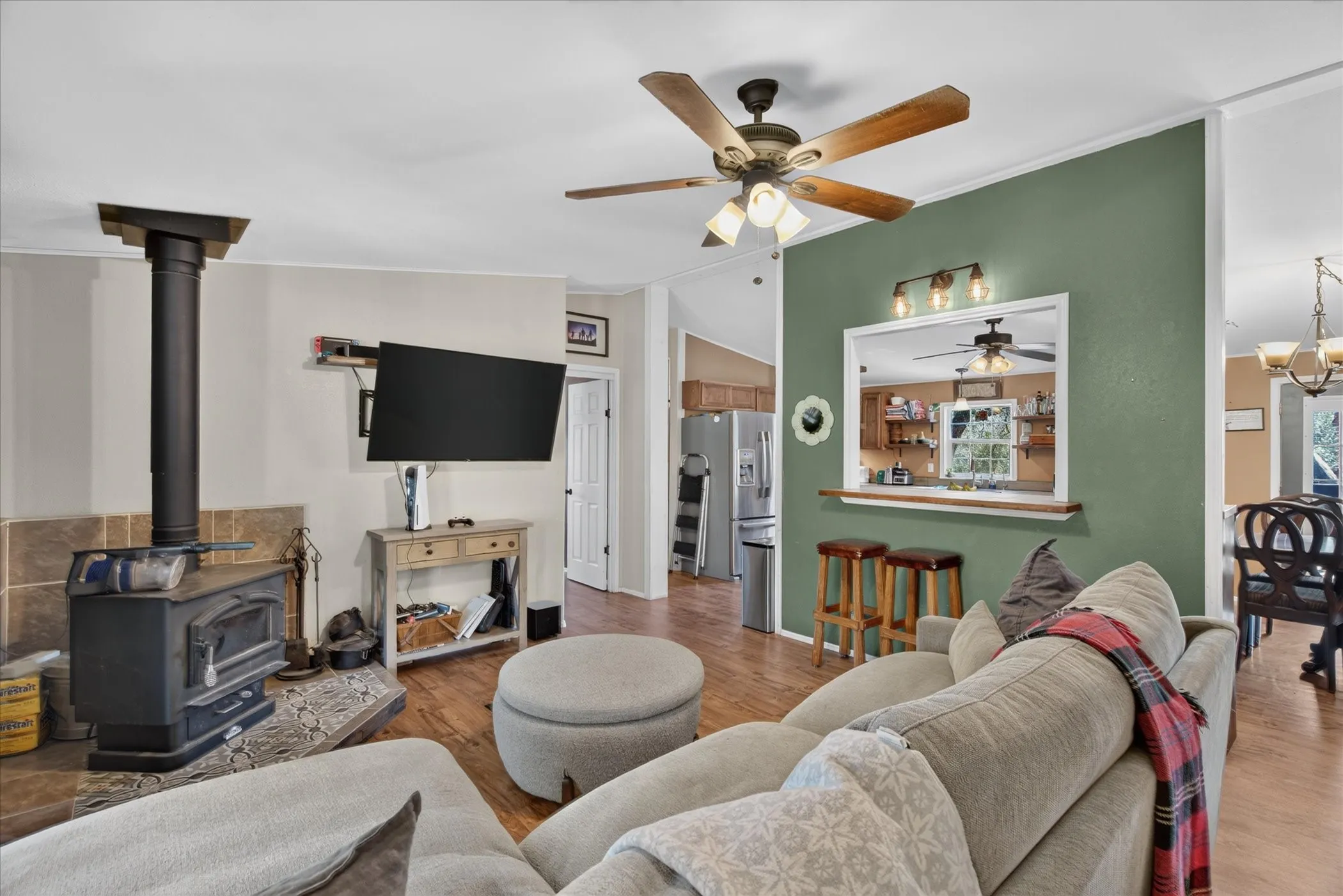 Mobile Home For Sale in Hood County , 2607 Williamson Road, Granbury, Texas 76048, 3 Bedroom, 2 Bathroom, 1 Garage spaces, 1,456 Sqft, built in 2003, mls#21388276, Real Estate Agent in Granbury, Homes For Sale in Hood county, Homes For Sale in Granbury, Realtor in Granbury Texas, Real Estate Brokerage Independent Realty Texas, Luminita Cordes Realtor