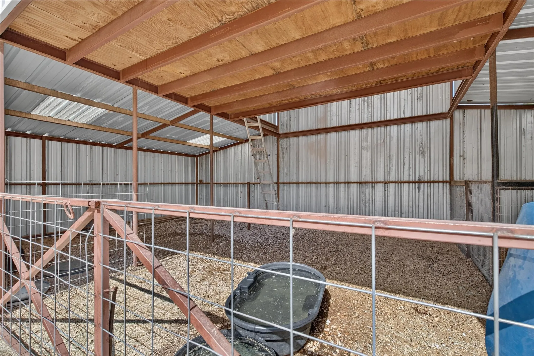 Mobile Home For Sale in Hood County , 2607 Williamson Road, Granbury, Texas 76048, 3 Bedroom, 2 Bathroom, 1 Garage spaces, 1,456 Sqft, built in 2003, mls#21388276, Real Estate Agent in Granbury, Homes For Sale in Hood county, Homes For Sale in Granbury, Realtor in Granbury Texas, Real Estate Brokerage Independent Realty Texas, Luminita Cordes Realtor