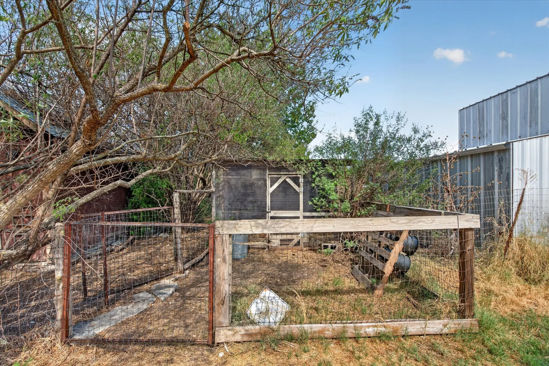 Mobile Home For Sale in Hood County , 2607 Williamson Road, Granbury, Texas 76048, 3 Bedroom, 2 Bathroom, 1 Garage spaces, 1,456 Sqft, built in 2003, mls#21388276, Real Estate Agent in Granbury, Homes For Sale in Hood county, Homes For Sale in Granbury, Realtor in Granbury Texas, Real Estate Brokerage Independent Realty Texas, Luminita Cordes Realtor