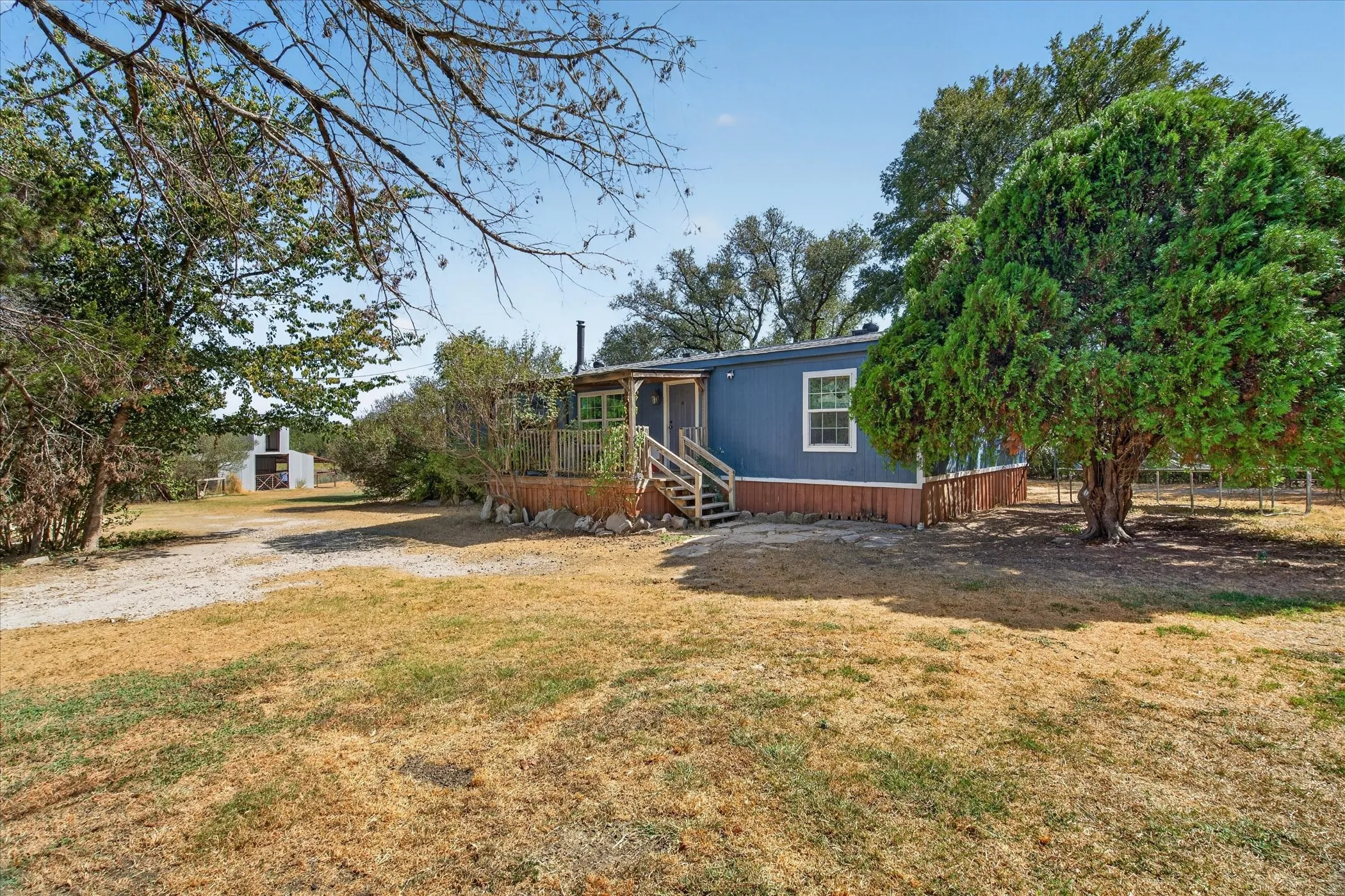 Mobile Home For Sale in Hood County , 2607 Williamson Road, Granbury, Texas 76048, 3 Bedroom, 2 Bathroom, 1 Garage spaces, 1,456 Sqft, built in 2003, mls#21388276, Real Estate Agent in Granbury, Homes For Sale in Hood county, Homes For Sale in Granbury, Realtor in Granbury Texas, Real Estate Brokerage Independent Realty Texas, Luminita Cordes Realtor