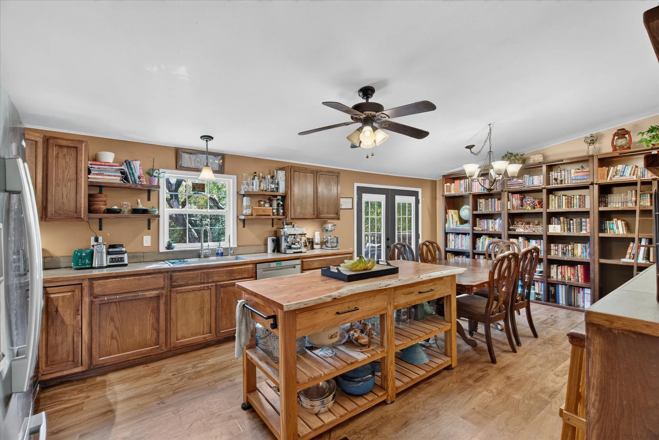 Mobile Home For Sale in Hood County , 2607 Williamson Road, Granbury, Texas 76048, 3 Bedroom, 2 Bathroom, 1 Garage spaces, 1,456 Sqft, built in 2003, mls#21388276, Real Estate Agent in Granbury, Homes For Sale in Hood county, Homes For Sale in Granbury, Realtor in Granbury Texas, Real Estate Brokerage Independent Realty Texas, Luminita Cordes Realtor
