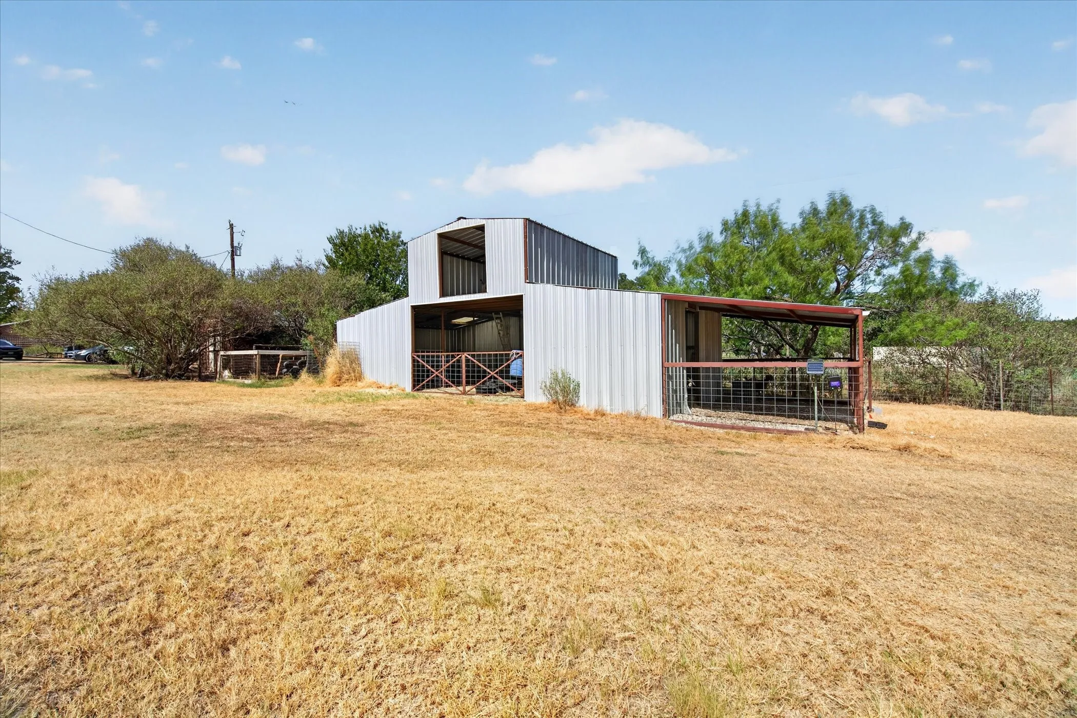 Mobile Home For Sale in Hood County , 2607 Williamson Road, Granbury, Texas 76048, 3 Bedroom, 2 Bathroom, 1 Garage spaces, 1,456 Sqft, built in 2003, mls#21388276, Real Estate Agent in Granbury, Homes For Sale in Hood county, Homes For Sale in Granbury, Realtor in Granbury Texas, Real Estate Brokerage Independent Realty Texas, Luminita Cordes Realtor