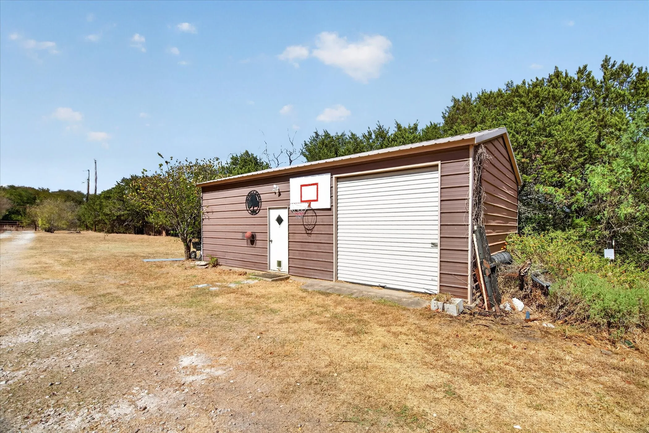 Mobile Home For Sale in Hood County , 2607 Williamson Road, Granbury, Texas 76048, 3 Bedroom, 2 Bathroom, 1 Garage spaces, 1,456 Sqft, built in 2003, mls#21388276, Real Estate Agent in Granbury, Homes For Sale in Hood county, Homes For Sale in Granbury, Realtor in Granbury Texas, Real Estate Brokerage Independent Realty Texas, Luminita Cordes Realtor