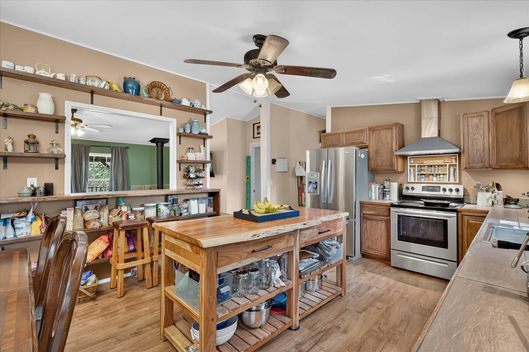 Mobile Home For Sale in Hood County , 2607 Williamson Road, Granbury, Texas 76048, 3 Bedroom, 2 Bathroom, 1 Garage spaces, 1,456 Sqft, built in 2003, mls#21388276, Real Estate Agent in Granbury, Homes For Sale in Hood county, Homes For Sale in Granbury, Realtor in Granbury Texas, Real Estate Brokerage Independent Realty Texas, Luminita Cordes Realtor
